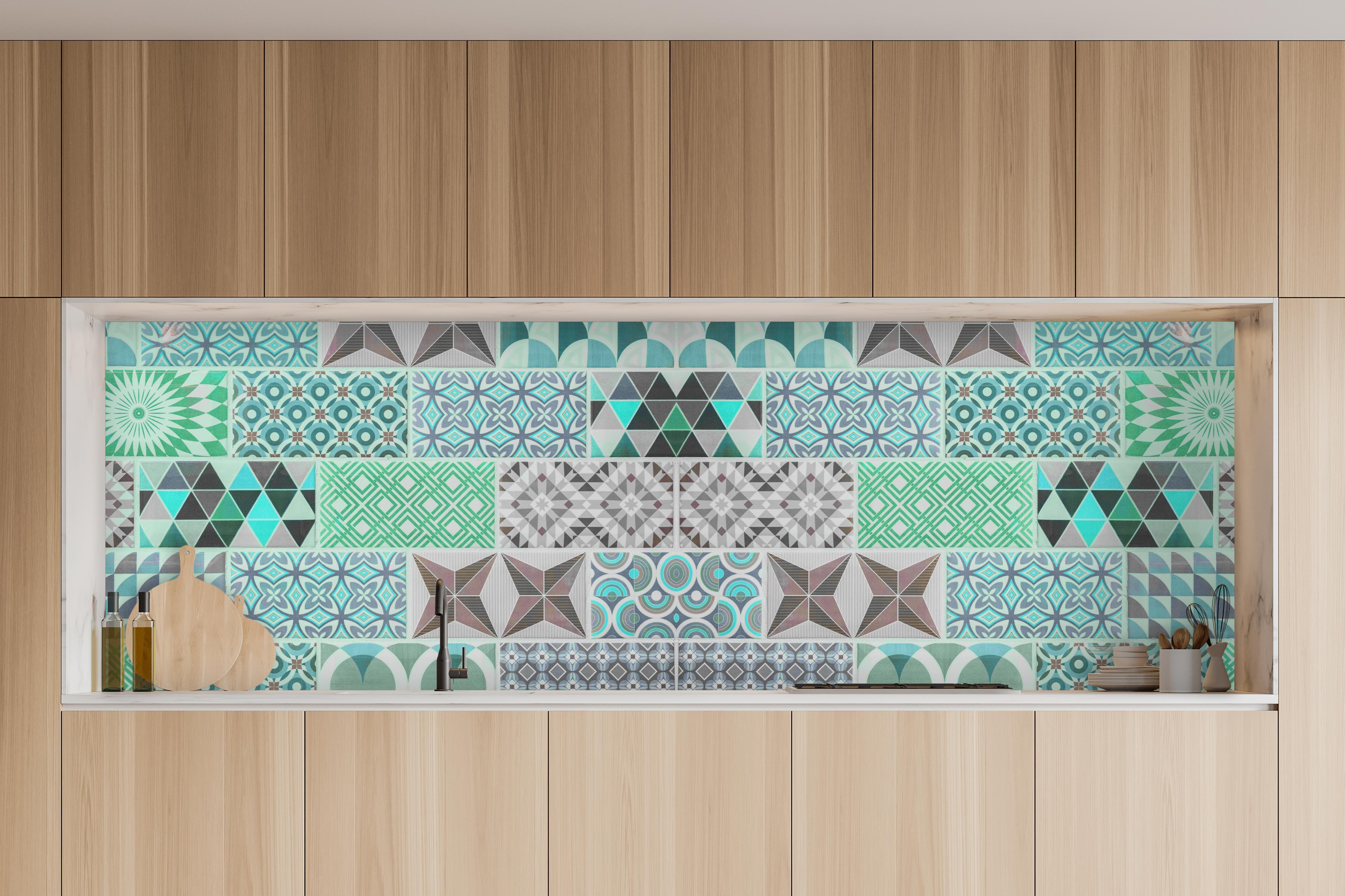 Küche - Vintage geometrisch Mosaik in charakteristischer Vollholz-Küche mit modernem Gasherd