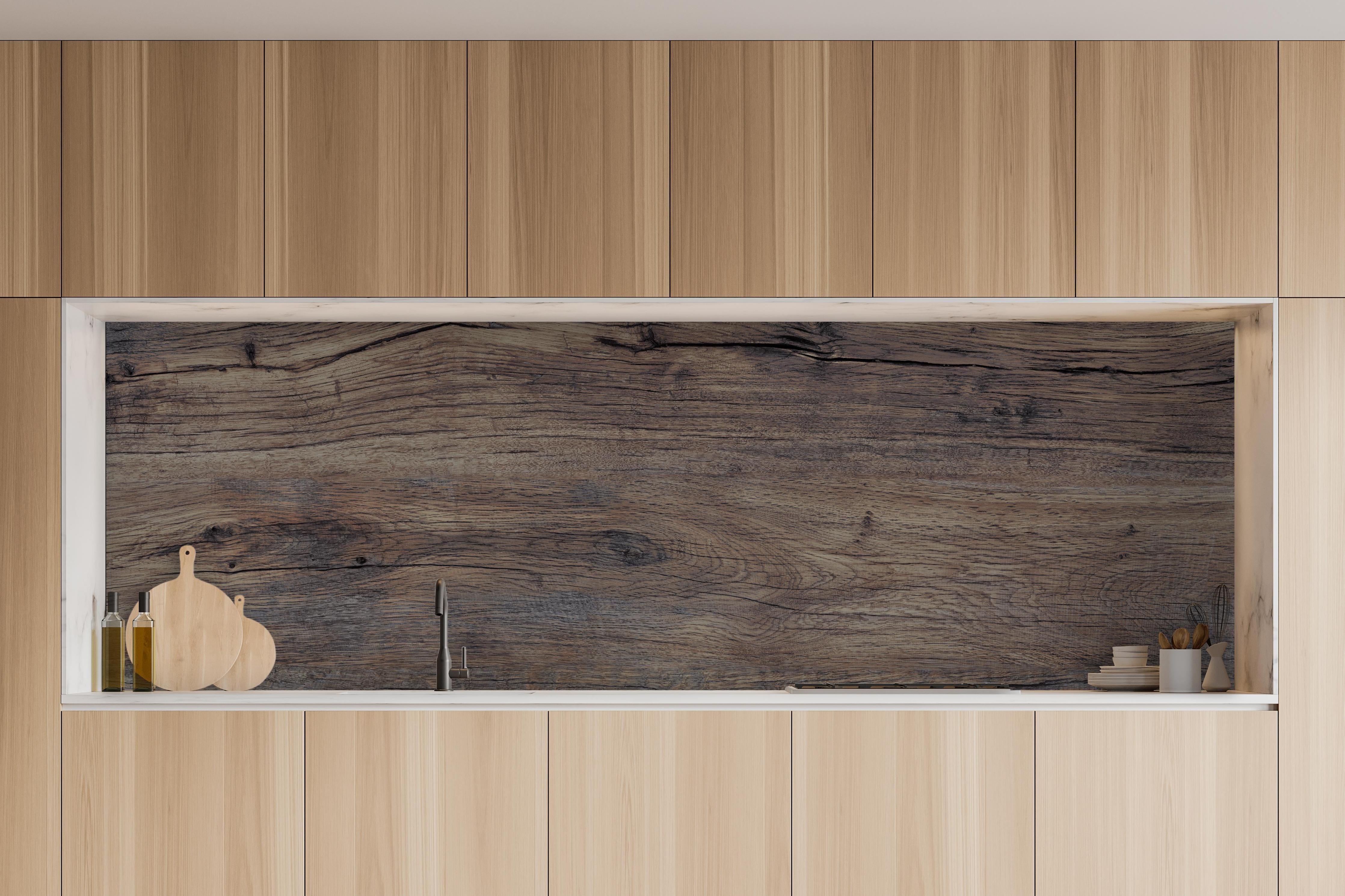 Küche - Vintage gräuliche Holztextur in charakteristischer Vollholz-Küche mit modernem Gasherd