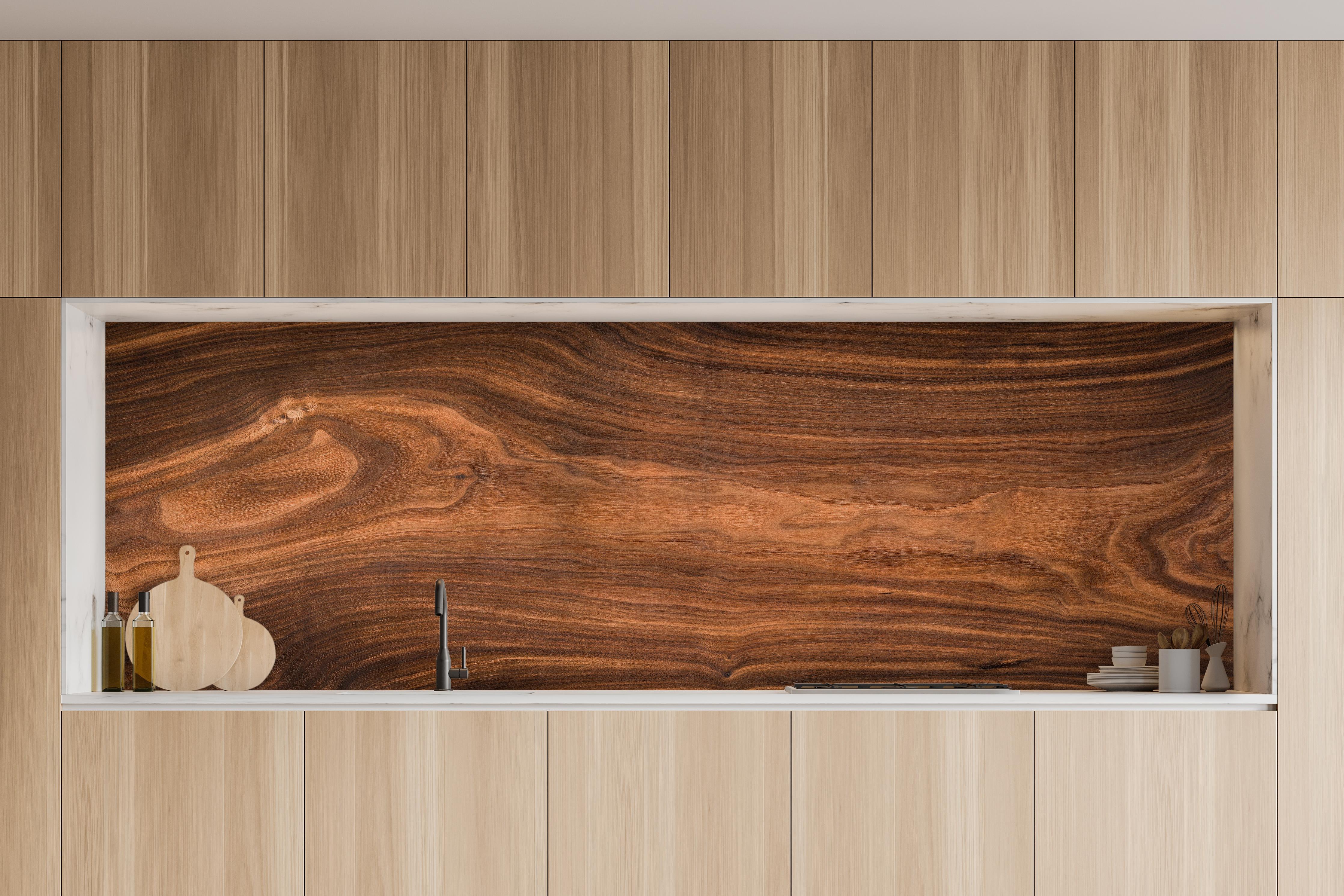 Küche - Walnussholz in charakteristischer Vollholz-Küche mit modernem Gasherd