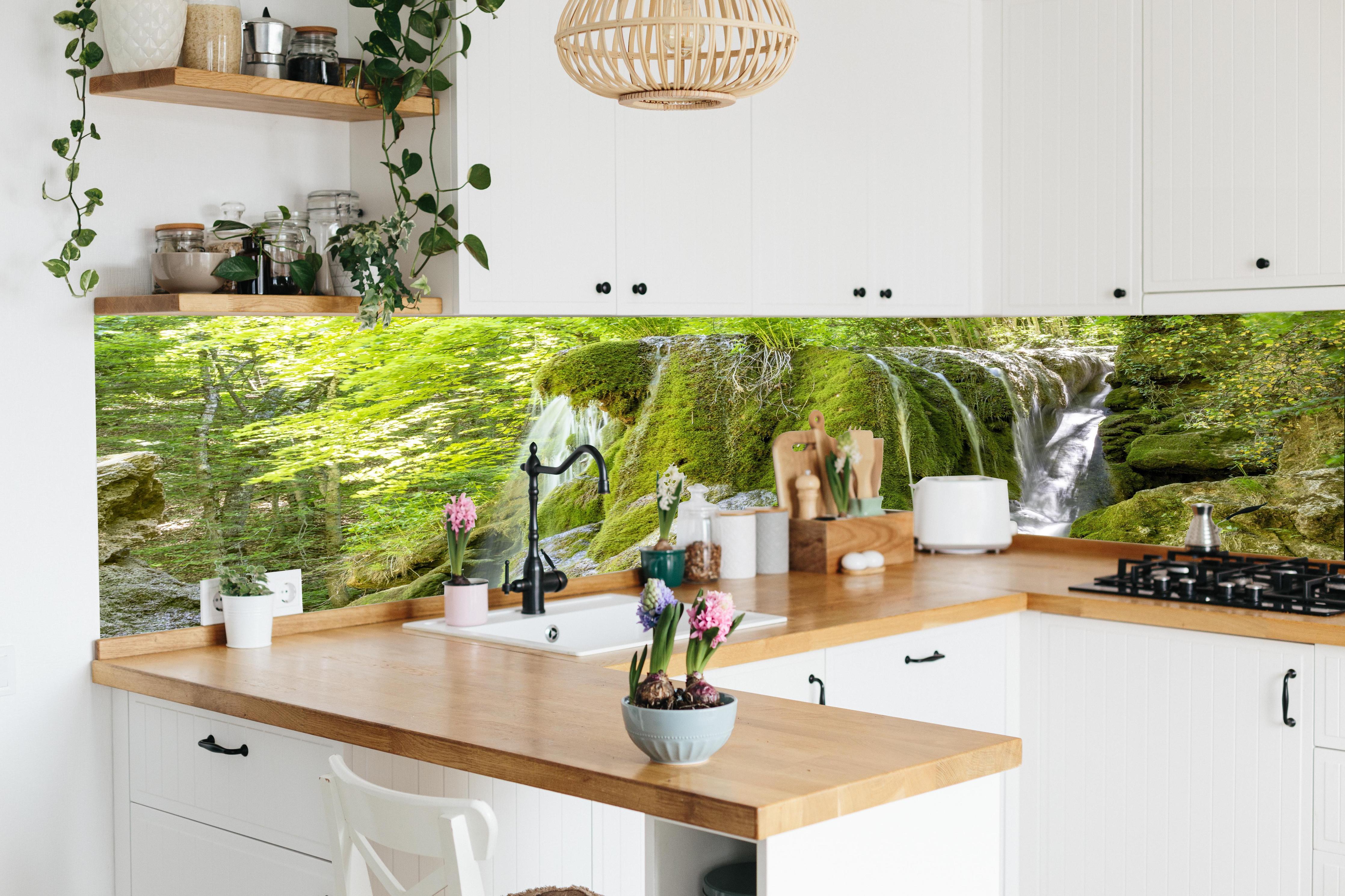 Küche - Wasserfall im Wald - Sevastopol in lebendiger Küche mit bunten Blumen