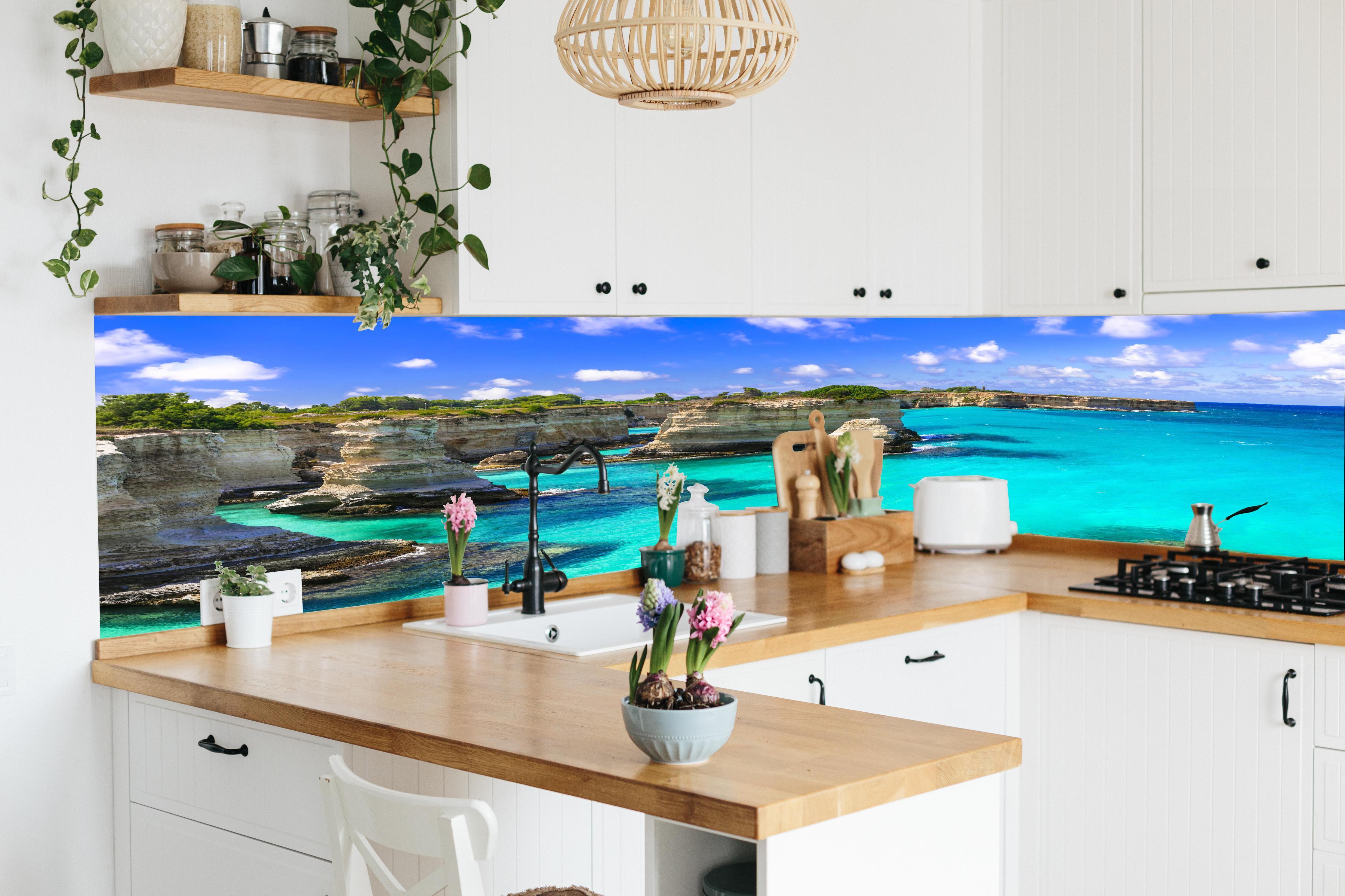Küche - Wunderschöne Meereslandschaften in Apulien in lebendiger Küche mit bunten Blumen