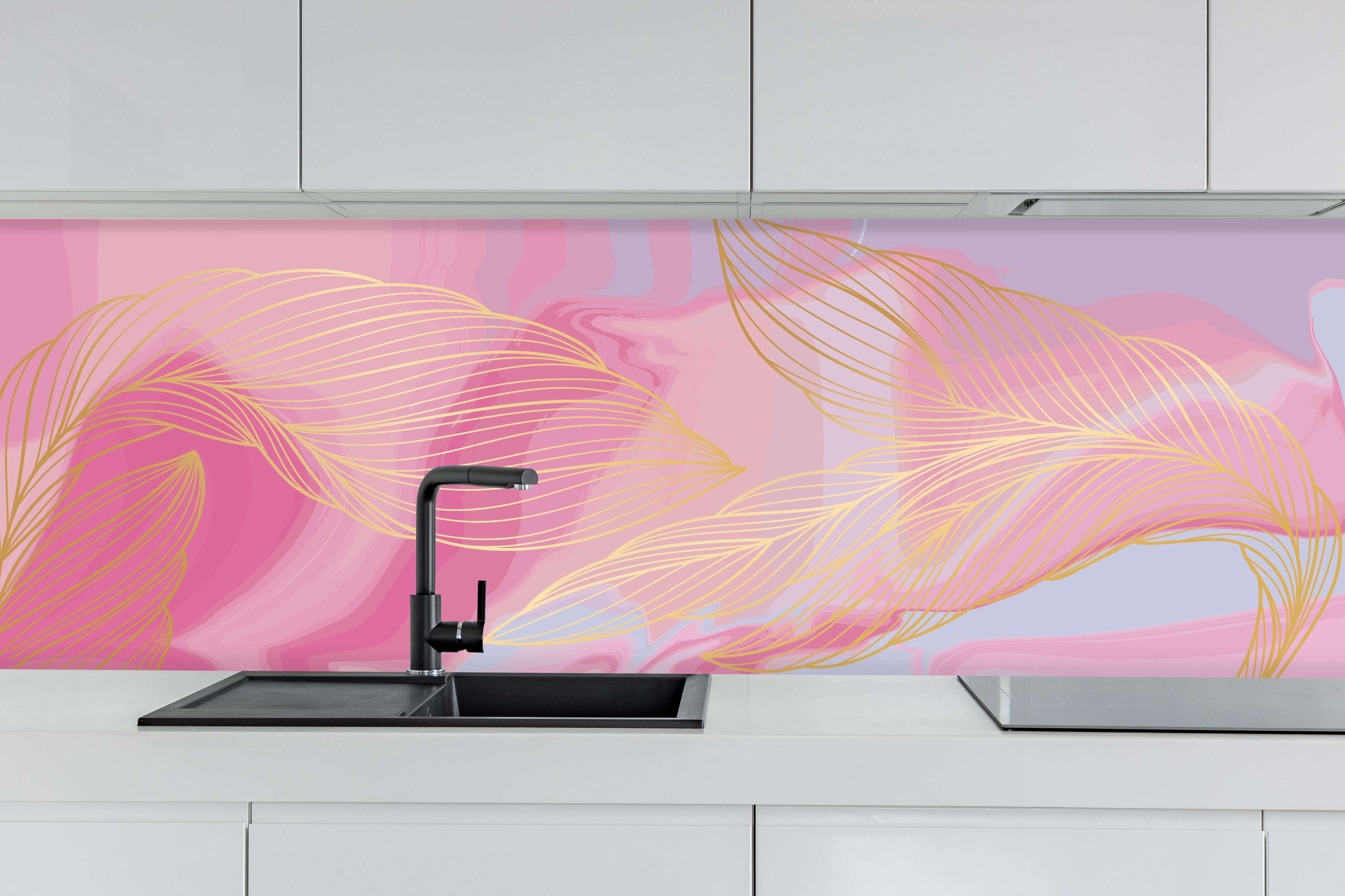 Küche - Moderne Rosa und Gelbe Wellenlinien Kunst hinter weißen Hochglanz-Küchenregalen und schwarzem Wasserhahn