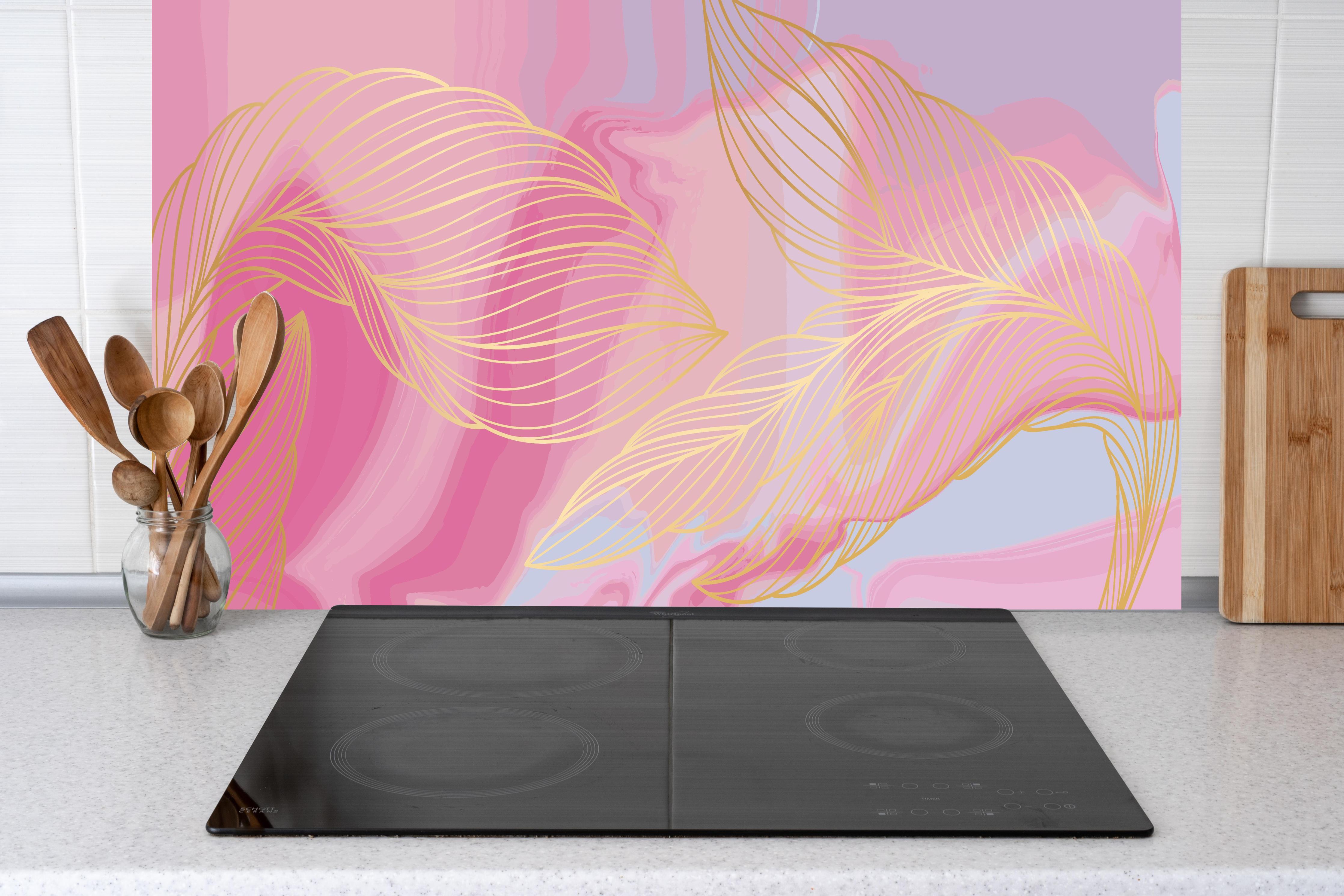 Küche - Moderne Rosa und Gelbe Wellenlinien Kunst hinter weißen Hochglanz-Küchenregalen und schwarzem Wasserhahn