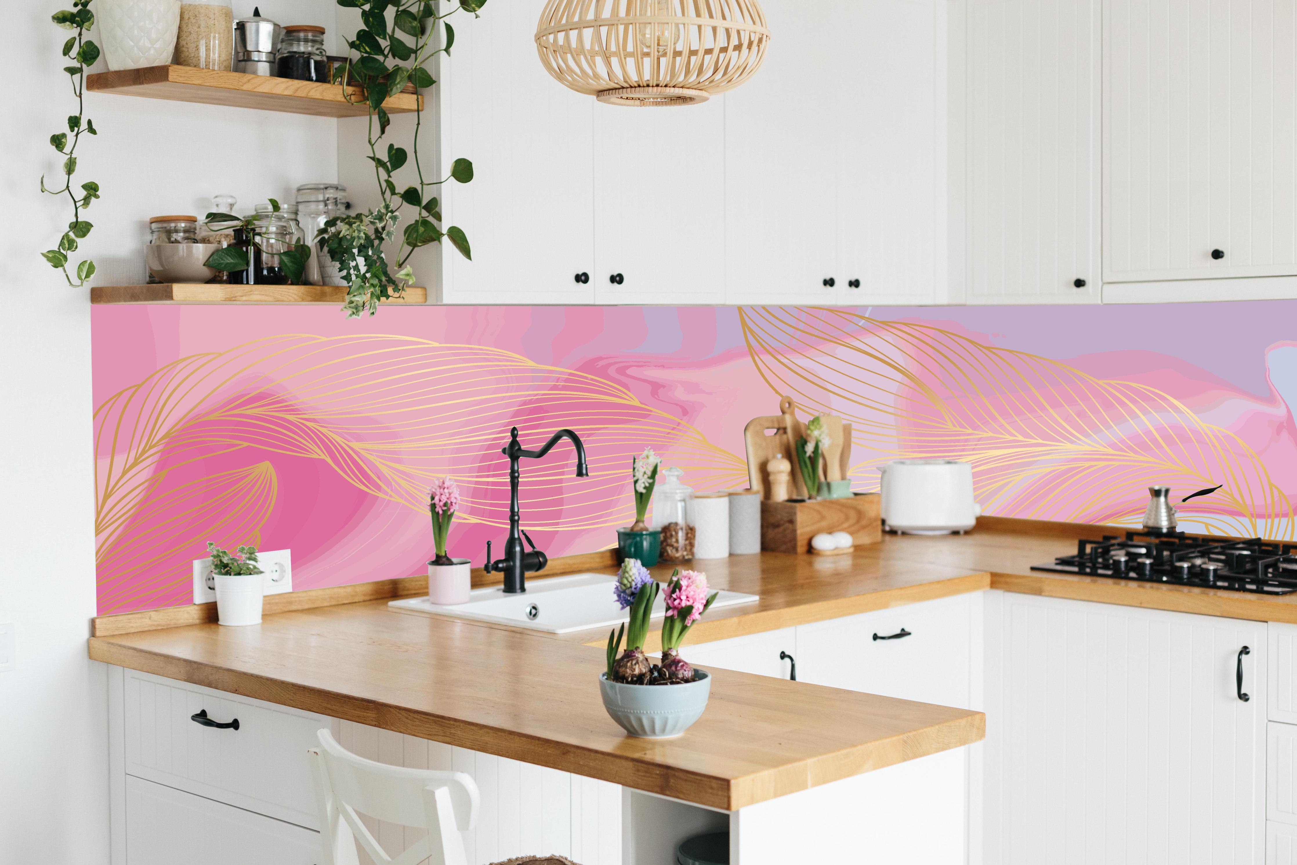 Küche - Moderne Rosa und Gelbe Wellenlinien Kunst hinter weißen Hochglanz-Küchenregalen und schwarzem Wasserhahn