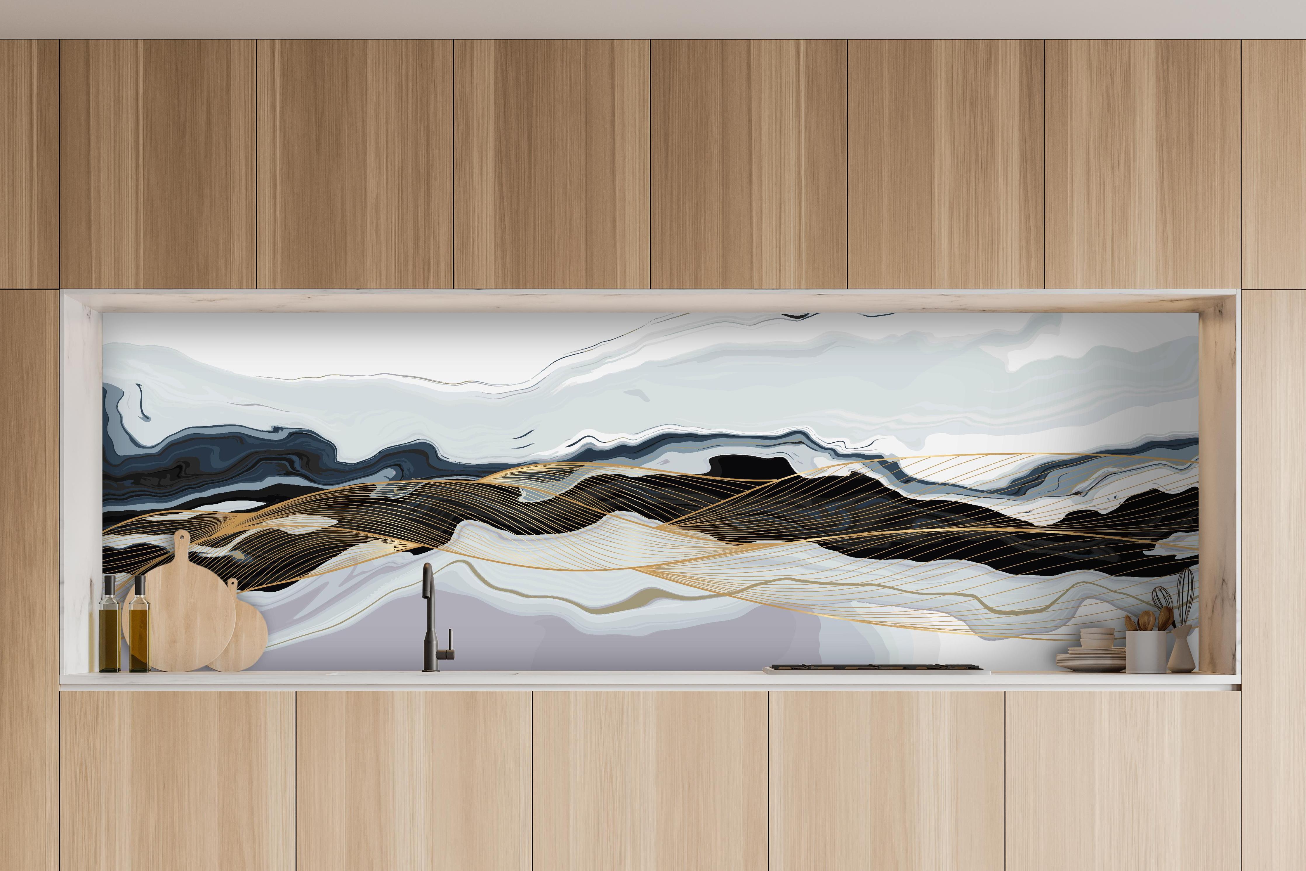 Küche - Moderne abstrakte Kunst in Erdtönen hinter weißen Hochglanz-Küchenregalen und schwarzem Wasserhahn