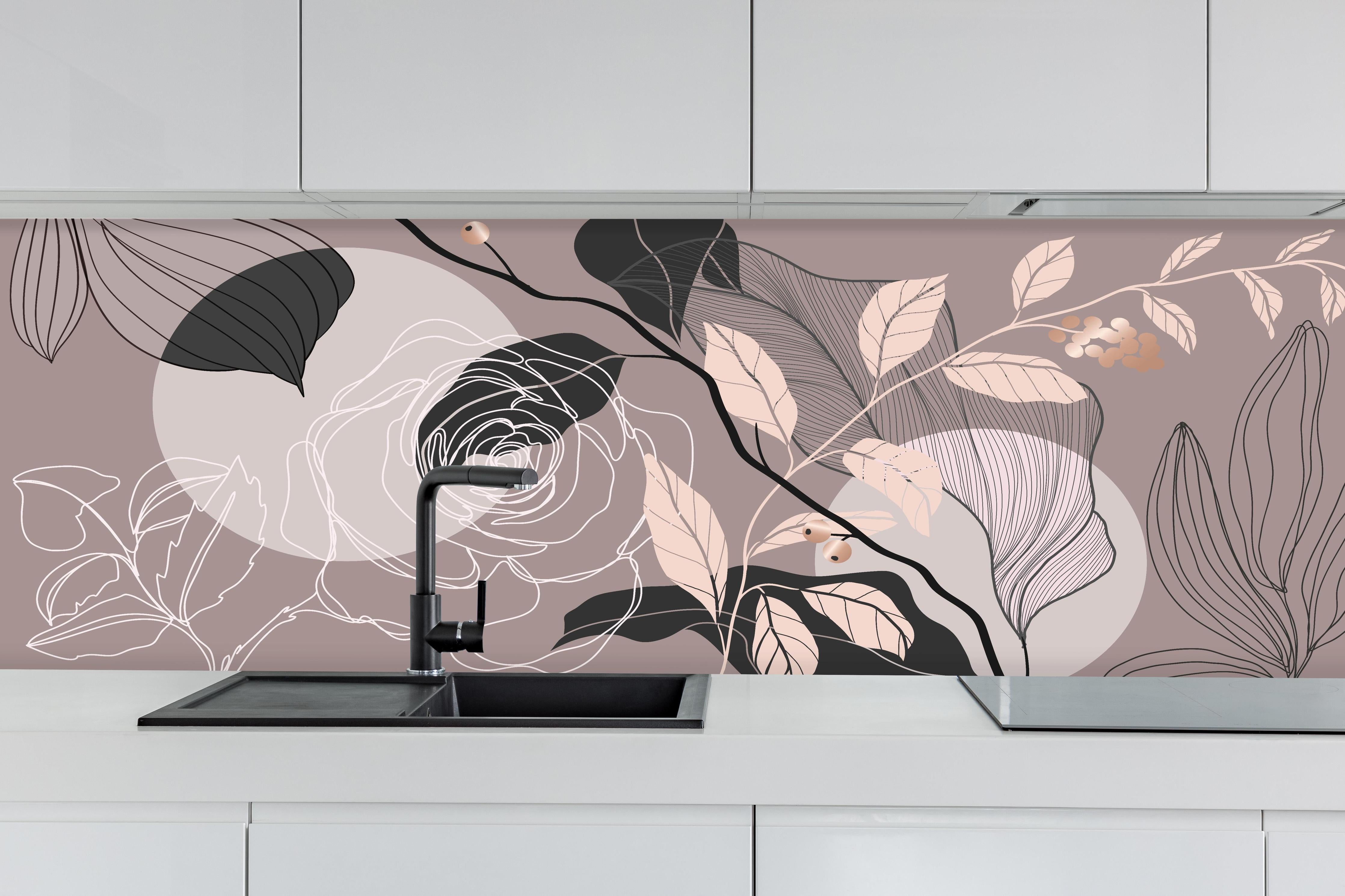 Küche - Moderne beige Blumen Linienkunst hinter weißen Hochglanz-Küchenregalen und schwarzem Wasserhahn