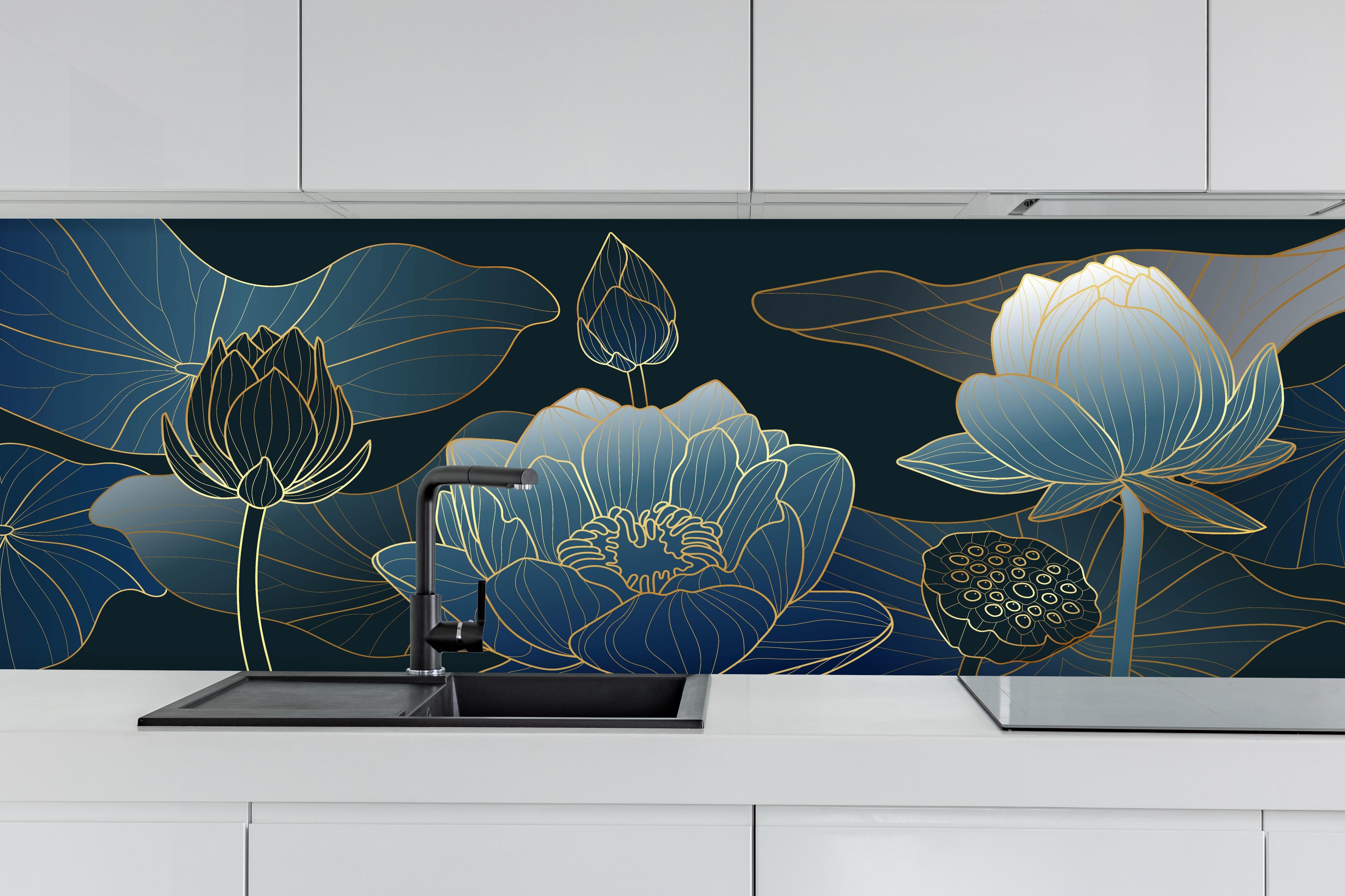 Küche - Moderne dunkelblaue Lotus Linienzeichnung hinter weißen Hochglanz-Küchenregalen und schwarzem Wasserhahn