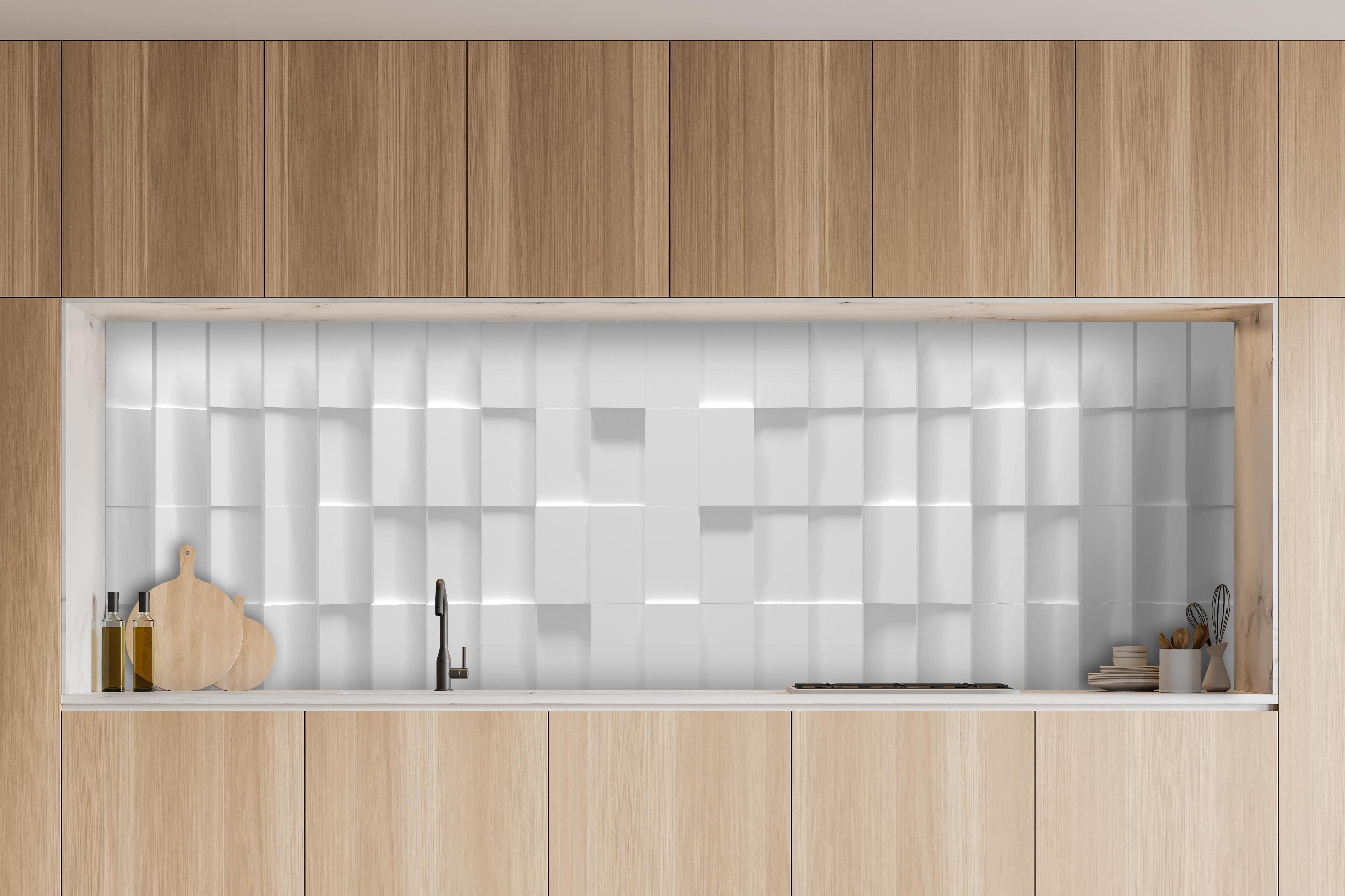 Küche - Modernes Weiß-Grau Würfelmuster Hintergrund hinter weißen Hochglanz-Küchenregalen und schwarzem Wasserhahn