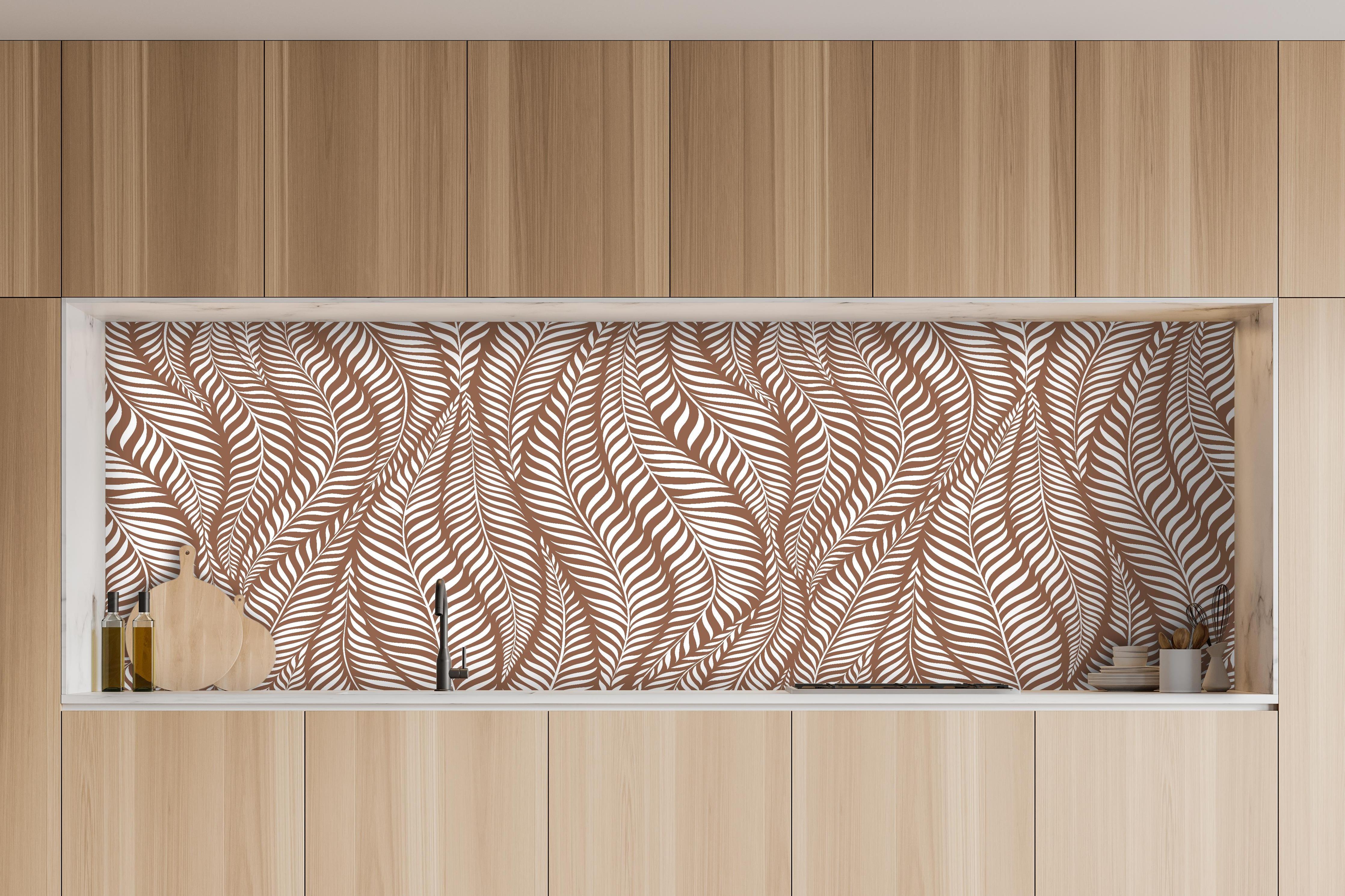 Küche - Natura Oasi Cannella hinter weißen Hochglanz-Küchenregalen und schwarzem Wasserhahn