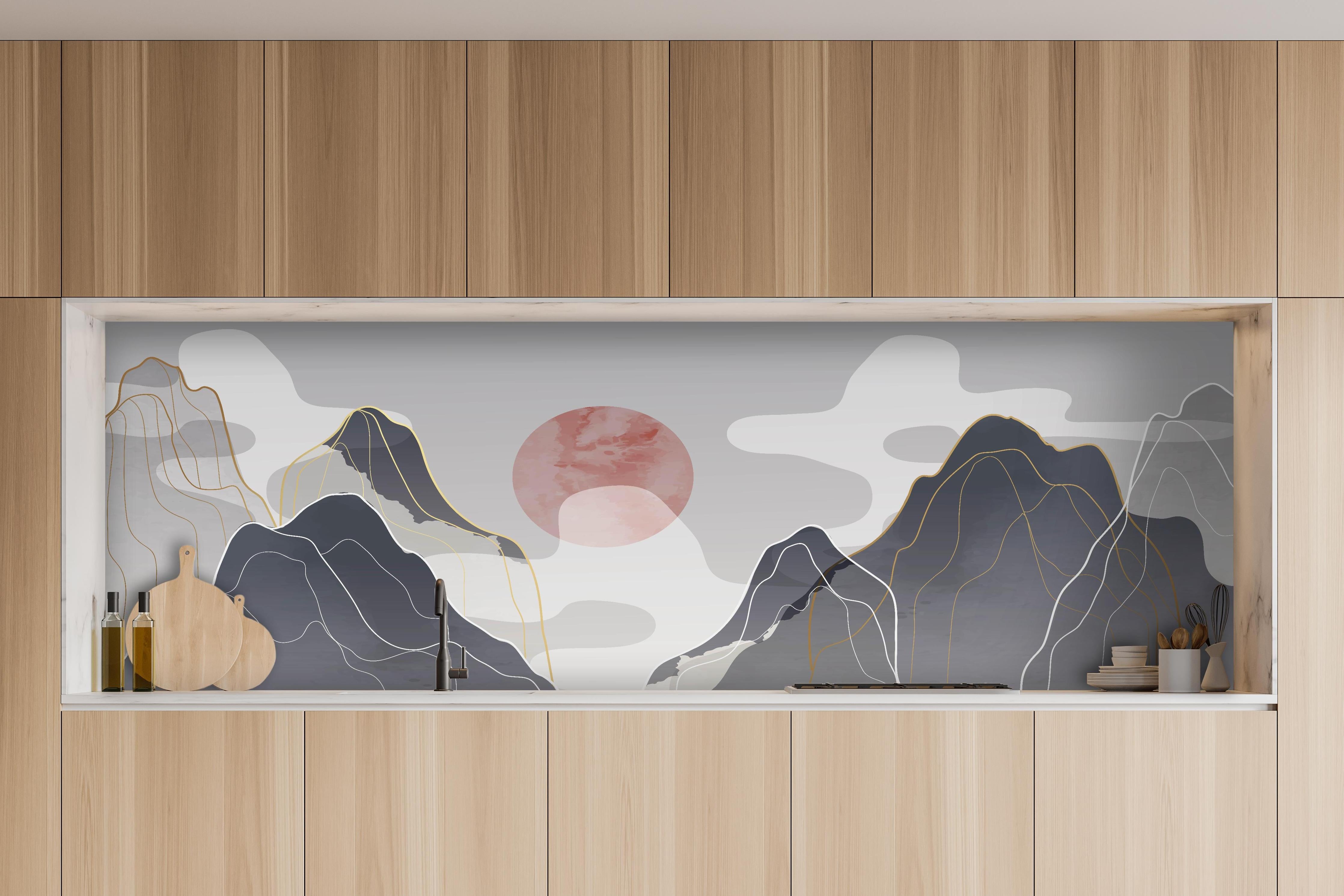 Küche - Pastell Berge Kunst Abstrakt Wandbild hinter weißen Hochglanz-Küchenregalen und schwarzem Wasserhahn