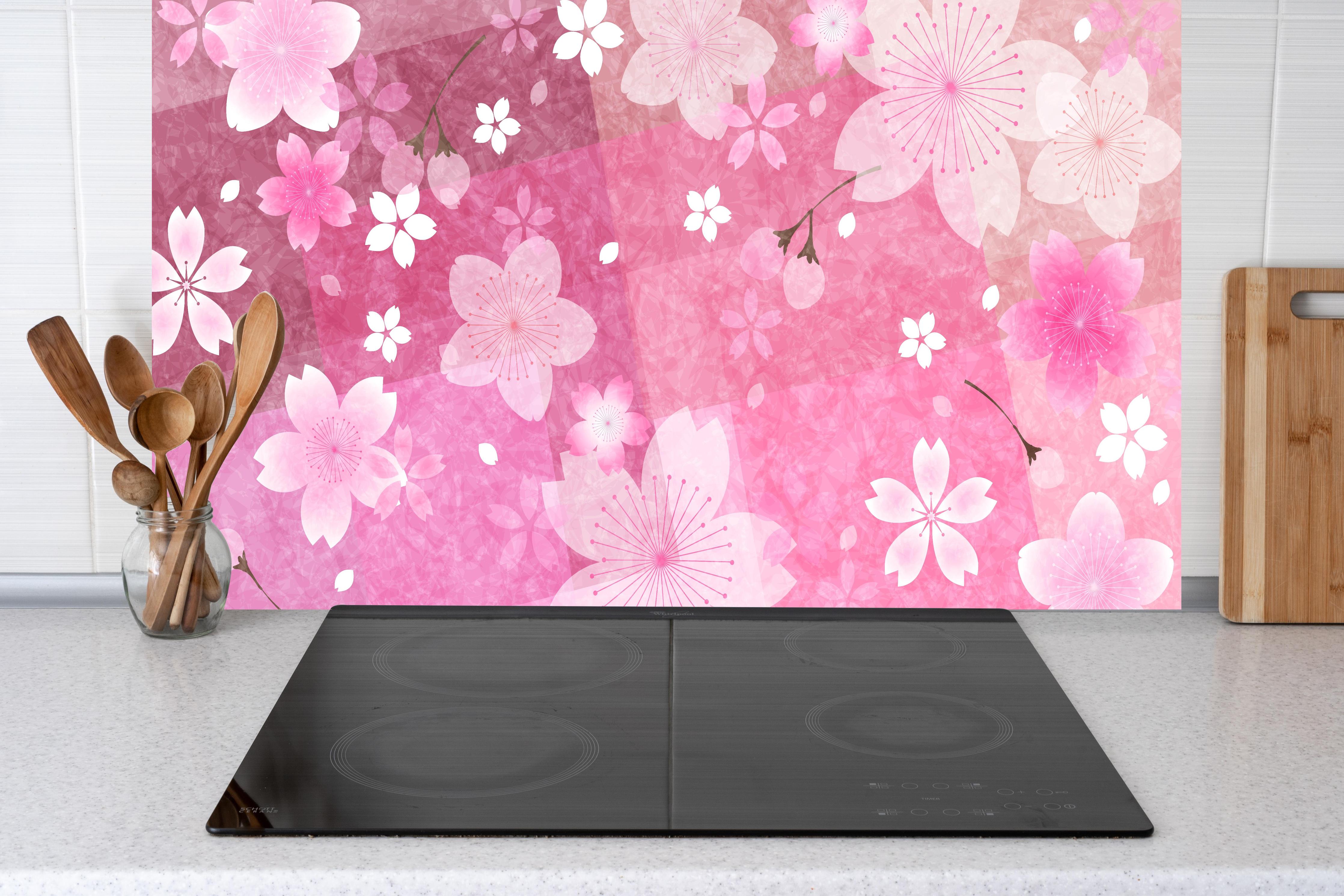 Küche - Pinkes Blumenmuster Aquarell Illustration hinter weißen Hochglanz-Küchenregalen und schwarzem Wasserhahn