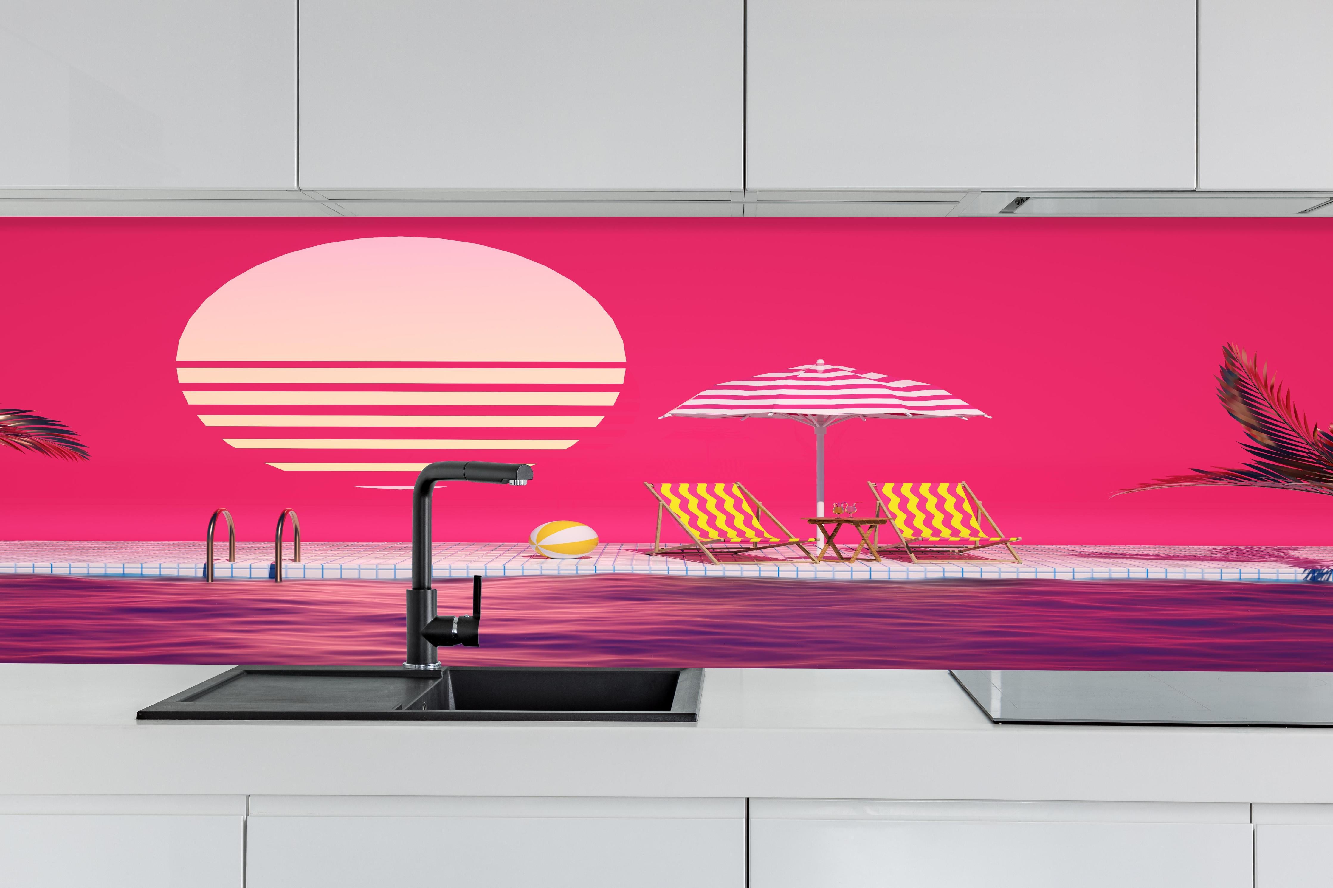 Küche - Rosa Tropenpoolparty Abendstimmung hinter weißen Hochglanz-Küchenregalen und schwarzem Wasserhahn