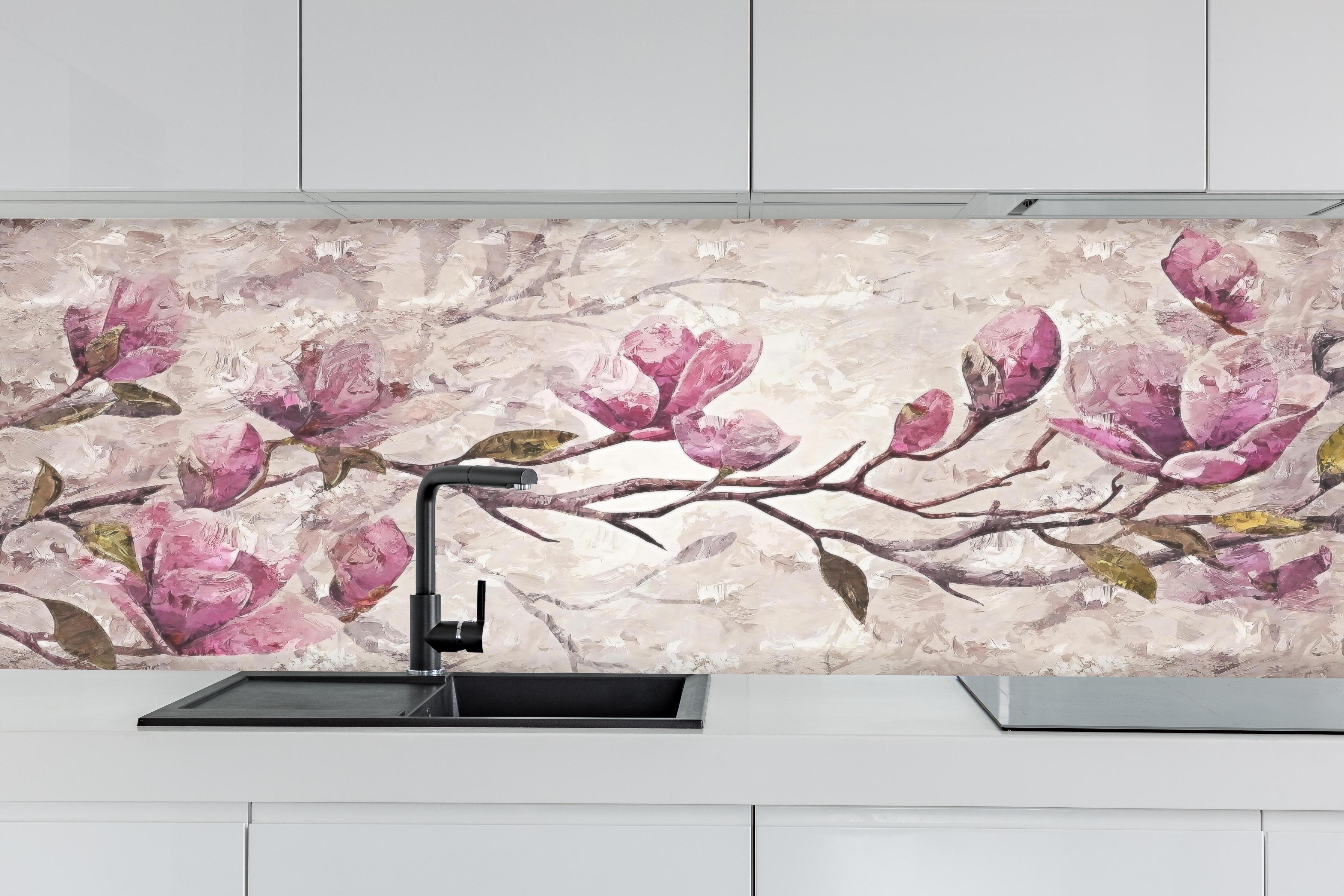 Küche - Sakura Baum - Gemälde hinter weißen Hochglanz-Küchenregalen und schwarzem Wasserhahn