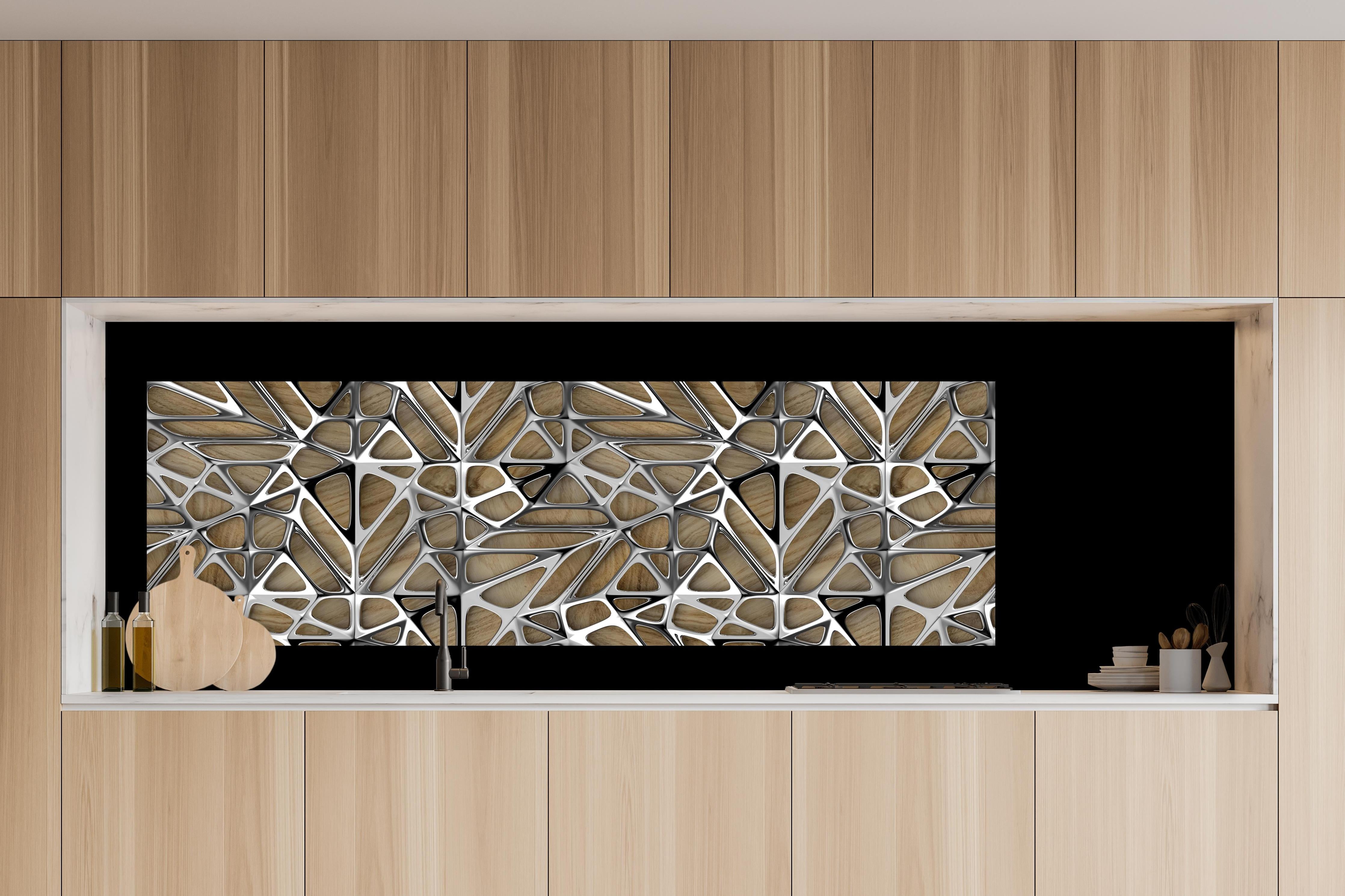 Küche - Silernes Gitter Muster hinter weißen Hochglanz-Küchenregalen und schwarzem Wasserhahn