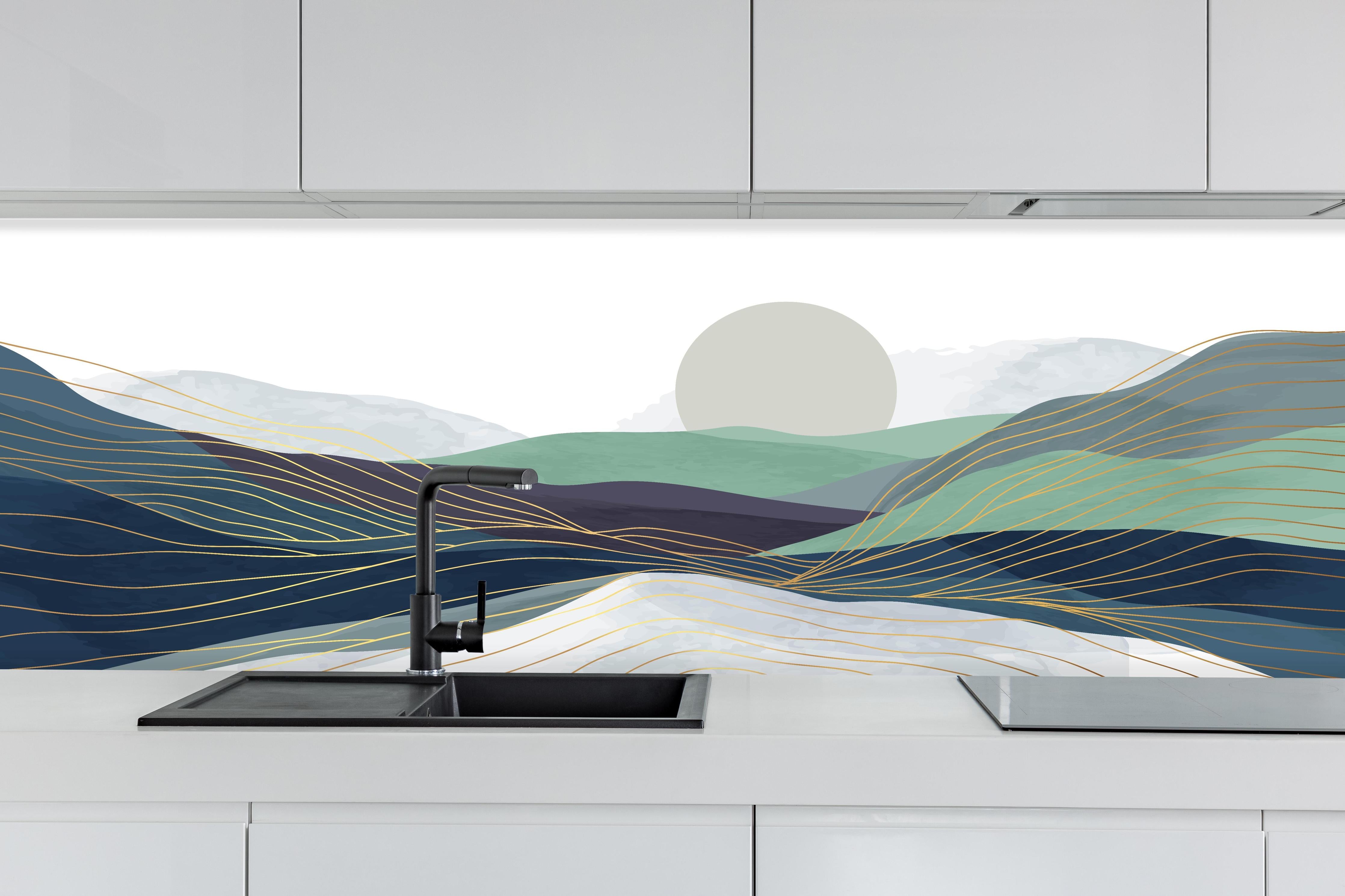Küche - Stilisierte Hügel-Landschaft mit Sonne hinter weißen Hochglanz-Küchenregalen und schwarzem Wasserhahn