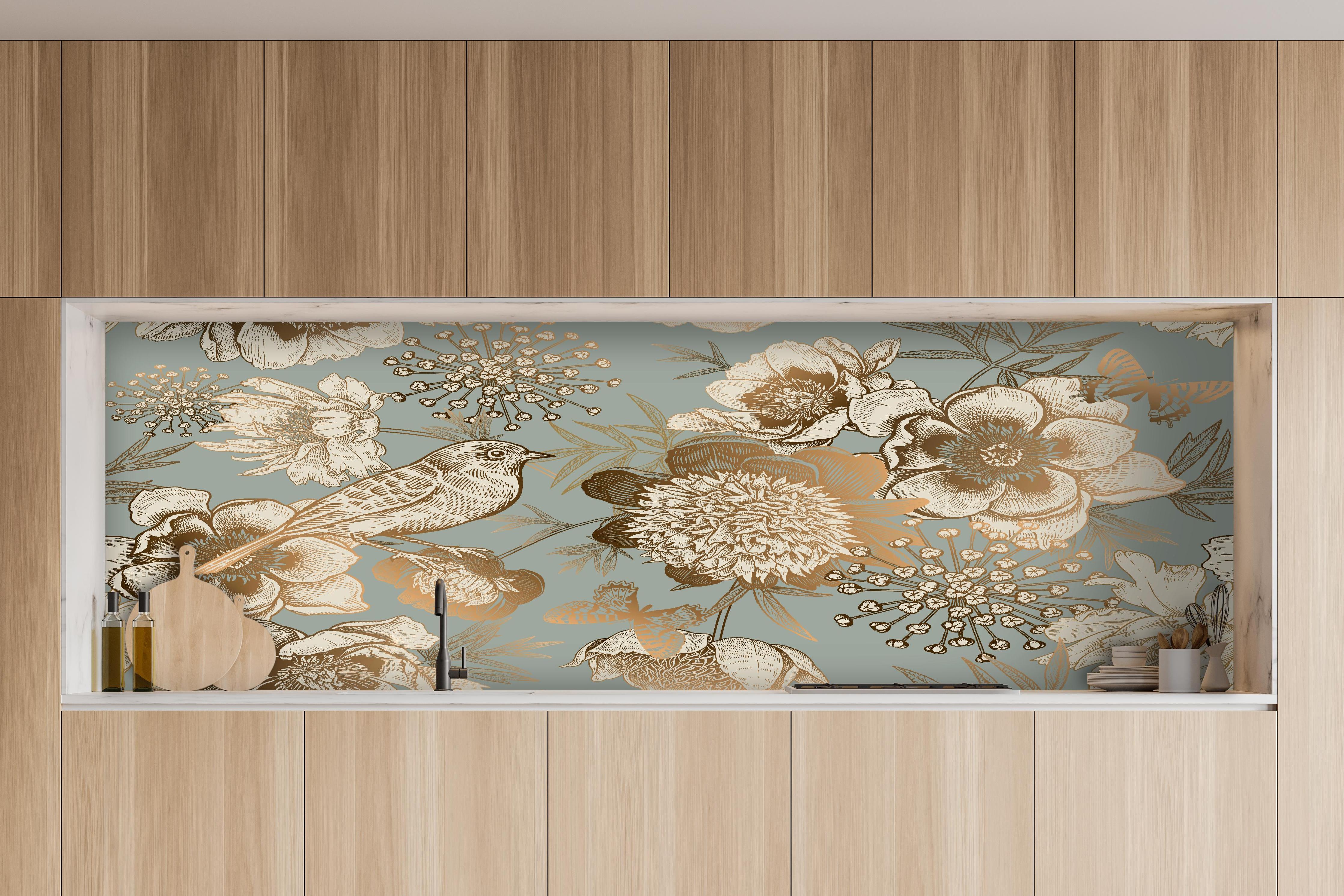 Küche - Vintage Peonien Vogelmotiv Beige Braun hinter weißen Hochglanz-Küchenregalen und schwarzem Wasserhahn