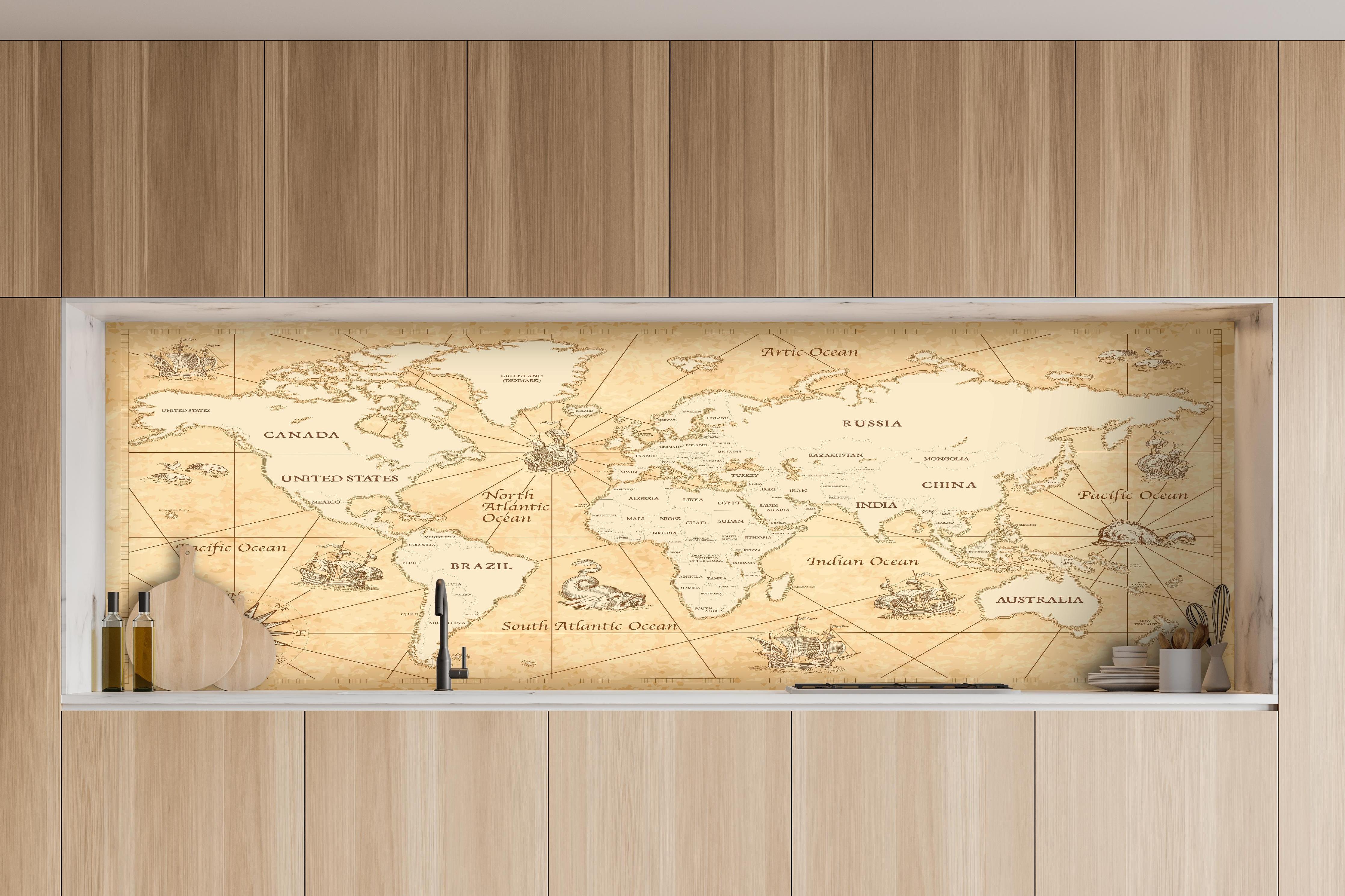 Küche - Vintage Stilisierte Antike Weltkarte Poster hinter weißen Hochglanz-Küchenregalen und schwarzem Wasserhahn