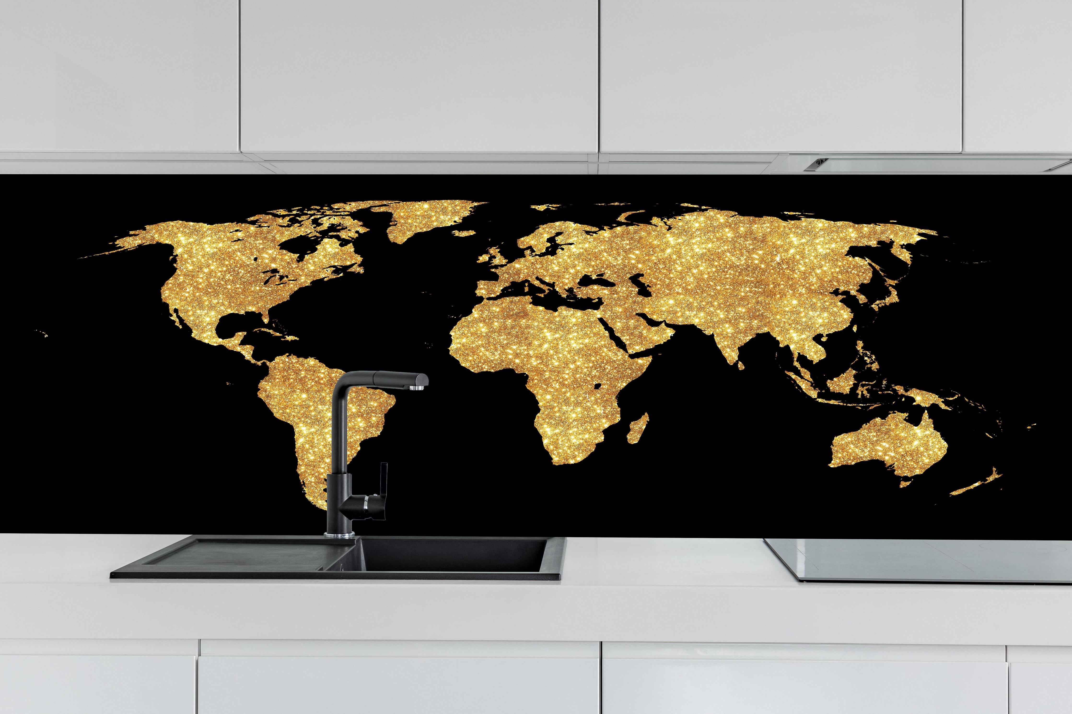 Küche - Weltkarte Nachts Beleuchtung Gold-Effekt hinter weißen Hochglanz-Küchenregalen und schwarzem Wasserhahn