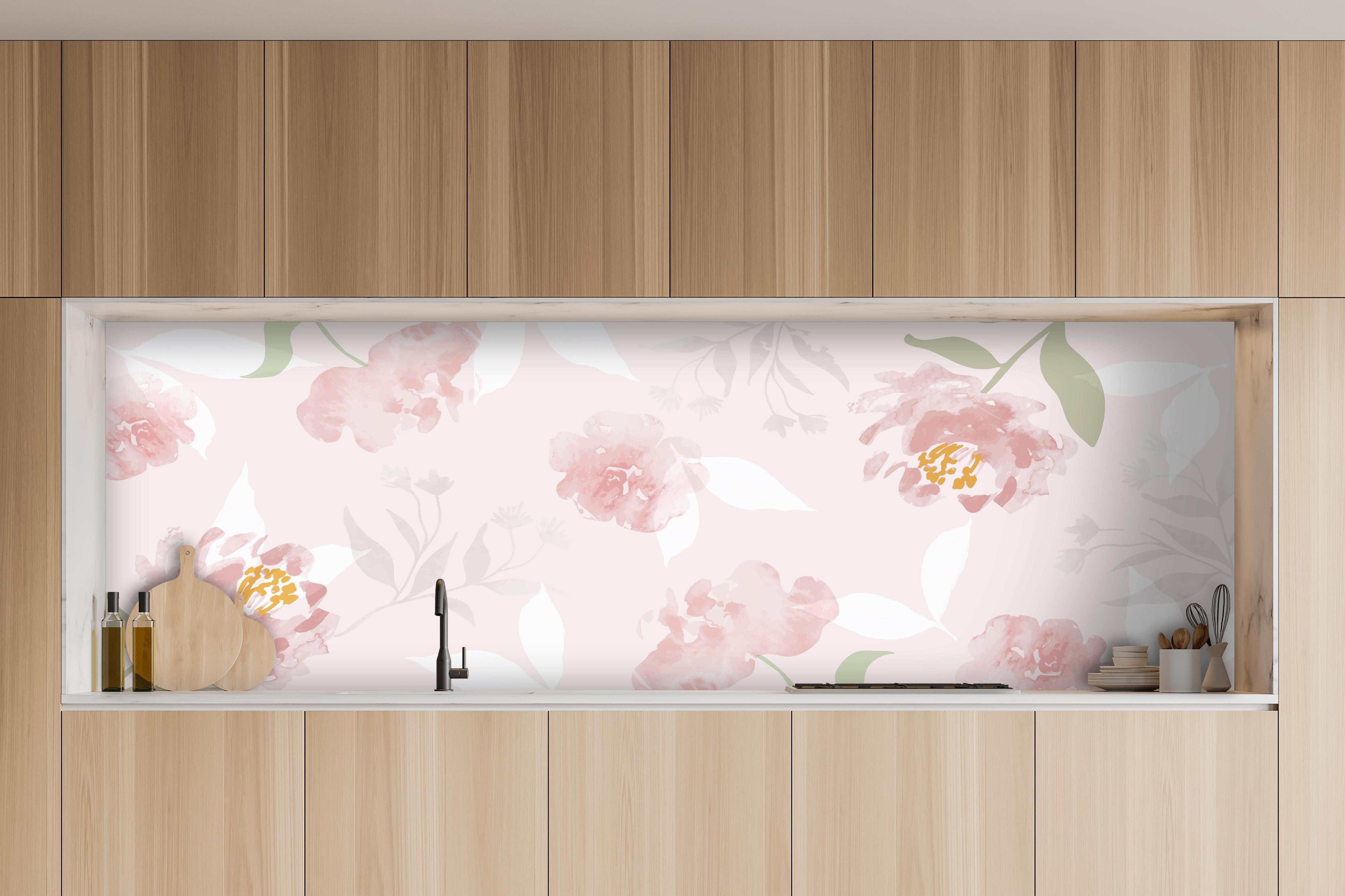 Küche - Zartes Rosa-Beige Blüten Aquarellmuster hinter weißen Hochglanz-Küchenregalen und schwarzem Wasserhahn