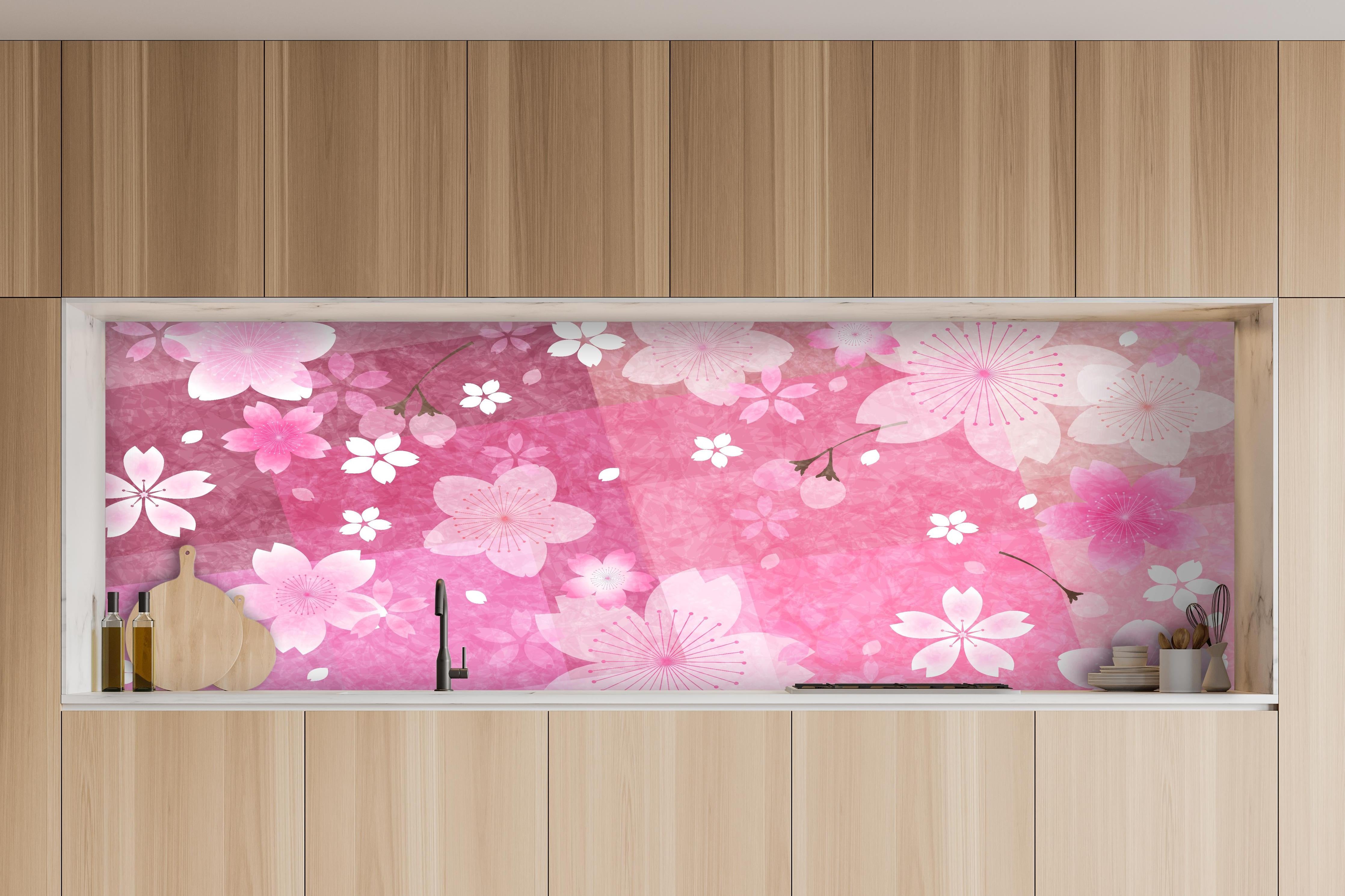 Küche - Zartes Sakura Blumenmuster in Rosa Tönen hinter weißen Hochglanz-Küchenregalen und schwarzem Wasserhahn