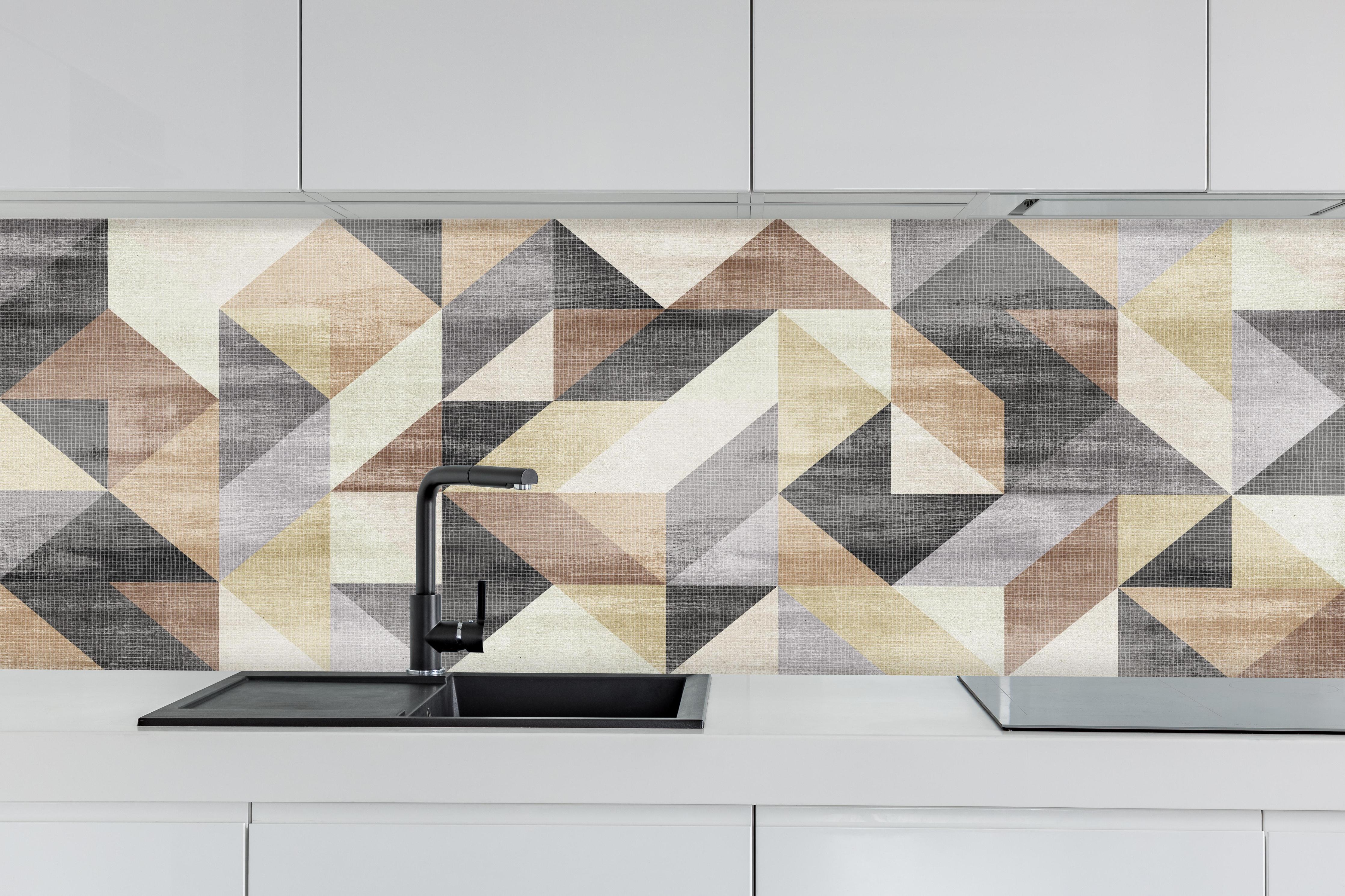 Küche - gestreiften Stoff Textur hinter weißen Hochglanz-Küchenregalen und schwarzem Wasserhahn