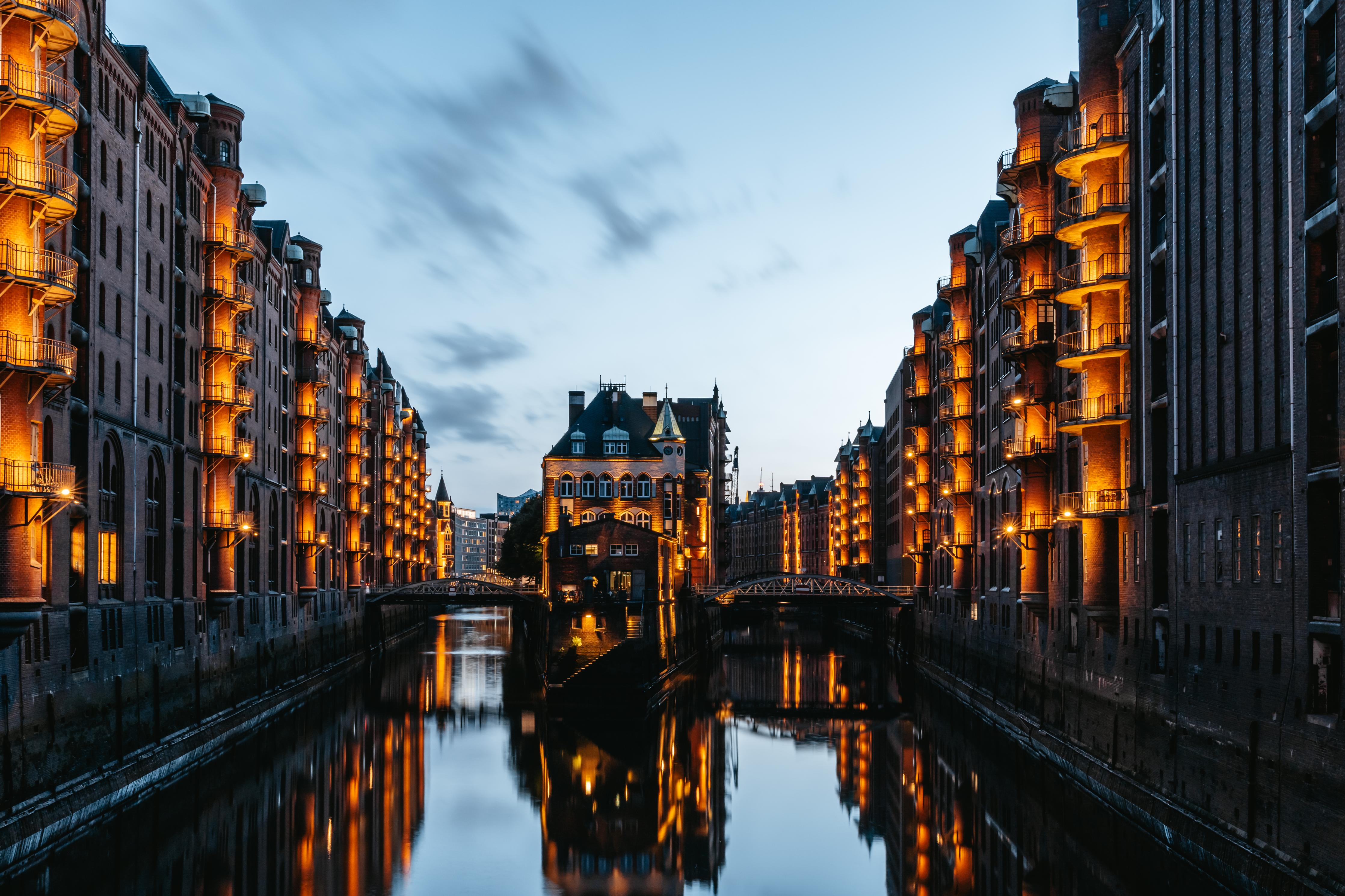 Spritzschutz- Ausblick von der Poggenmühlenbrücke - Hamburg