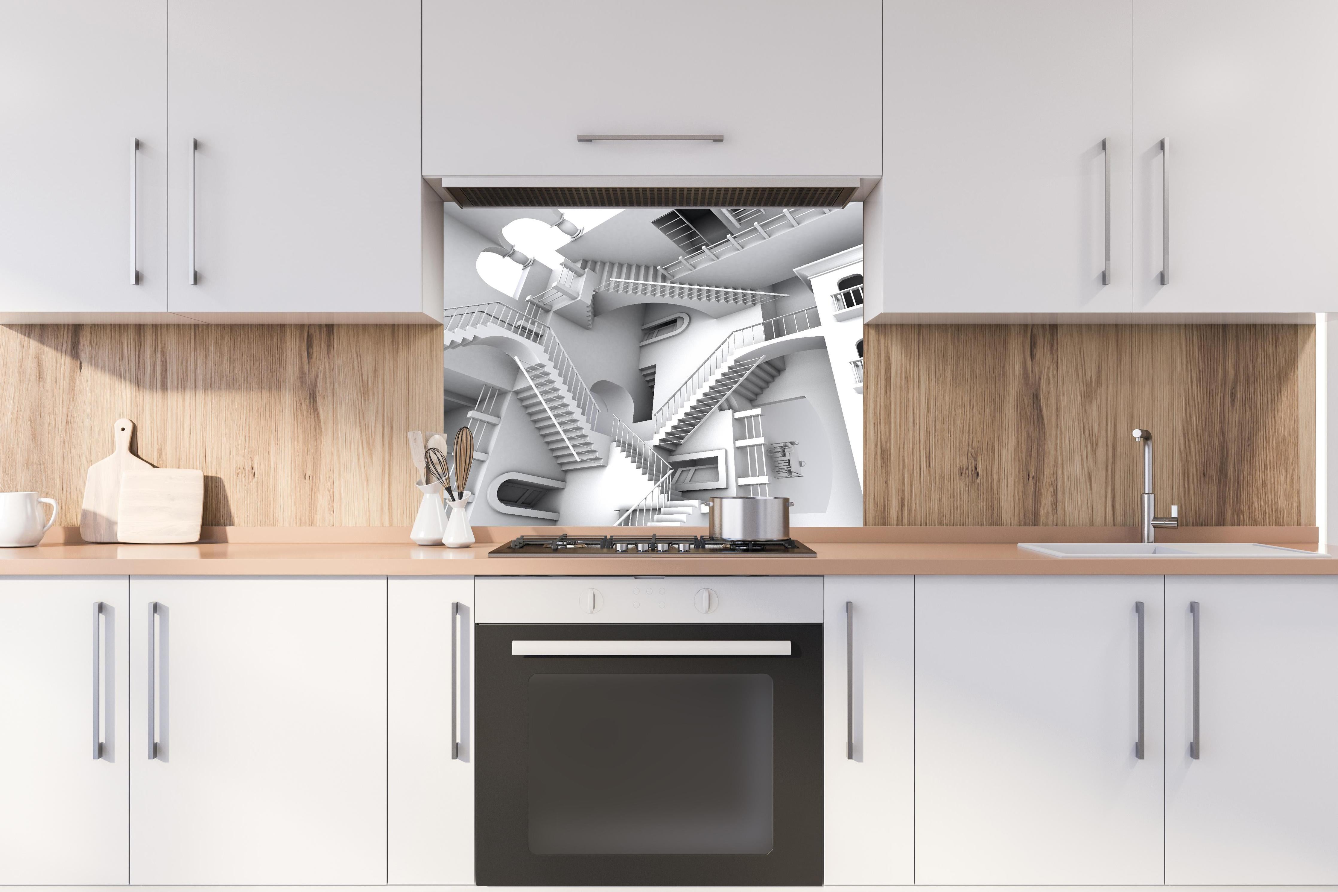 Spritzschutz - 3D-Illustration einer von Escher inspirierten Treppe hinter einem Cerankochfeld zwischen Holz-Kochutensilien