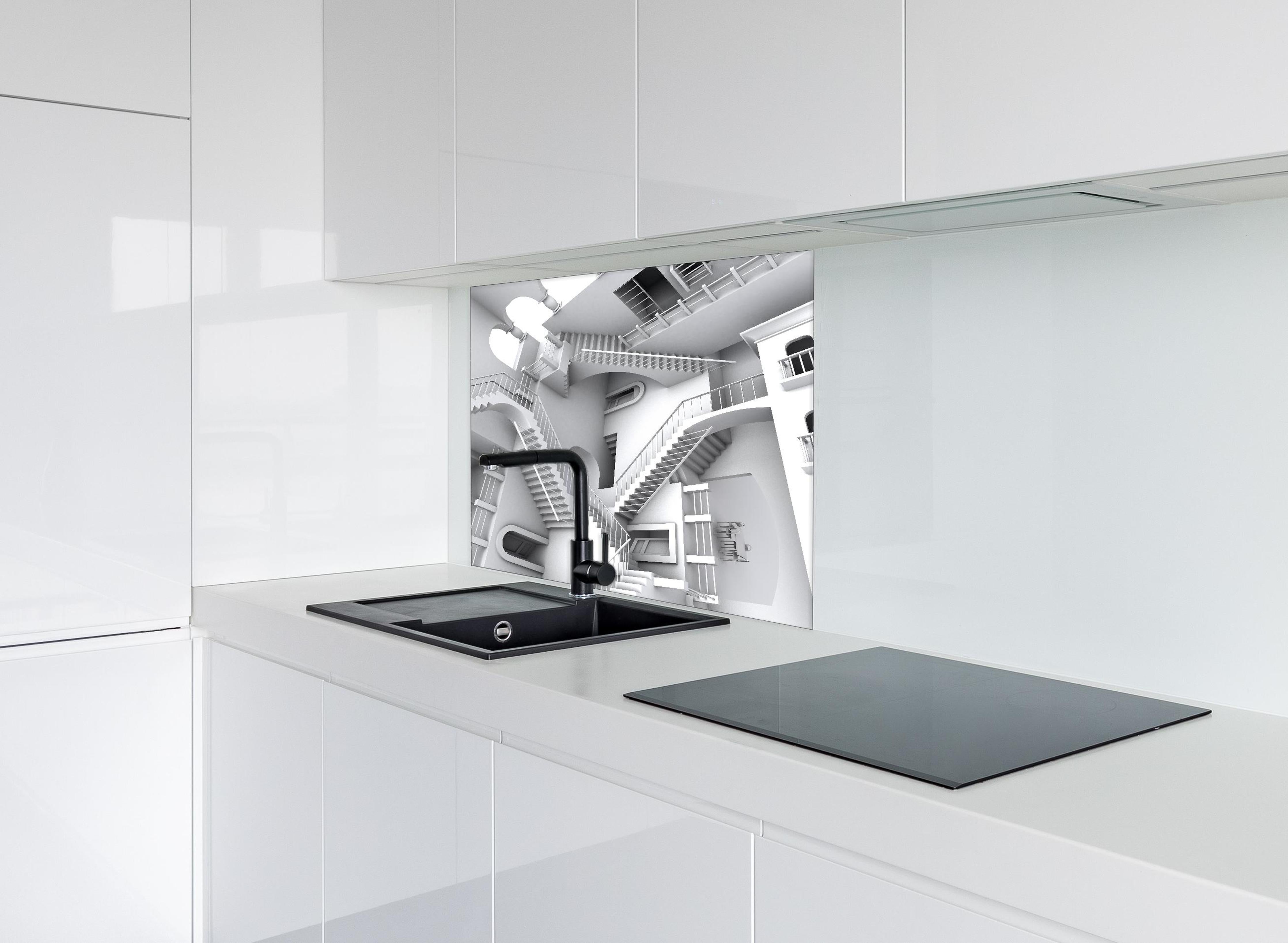 Spritzschutz - 3D-Illustration einer von Escher inspirierten Treppe hinter einem Cerankochfeld zwischen Holz-Kochutensilien