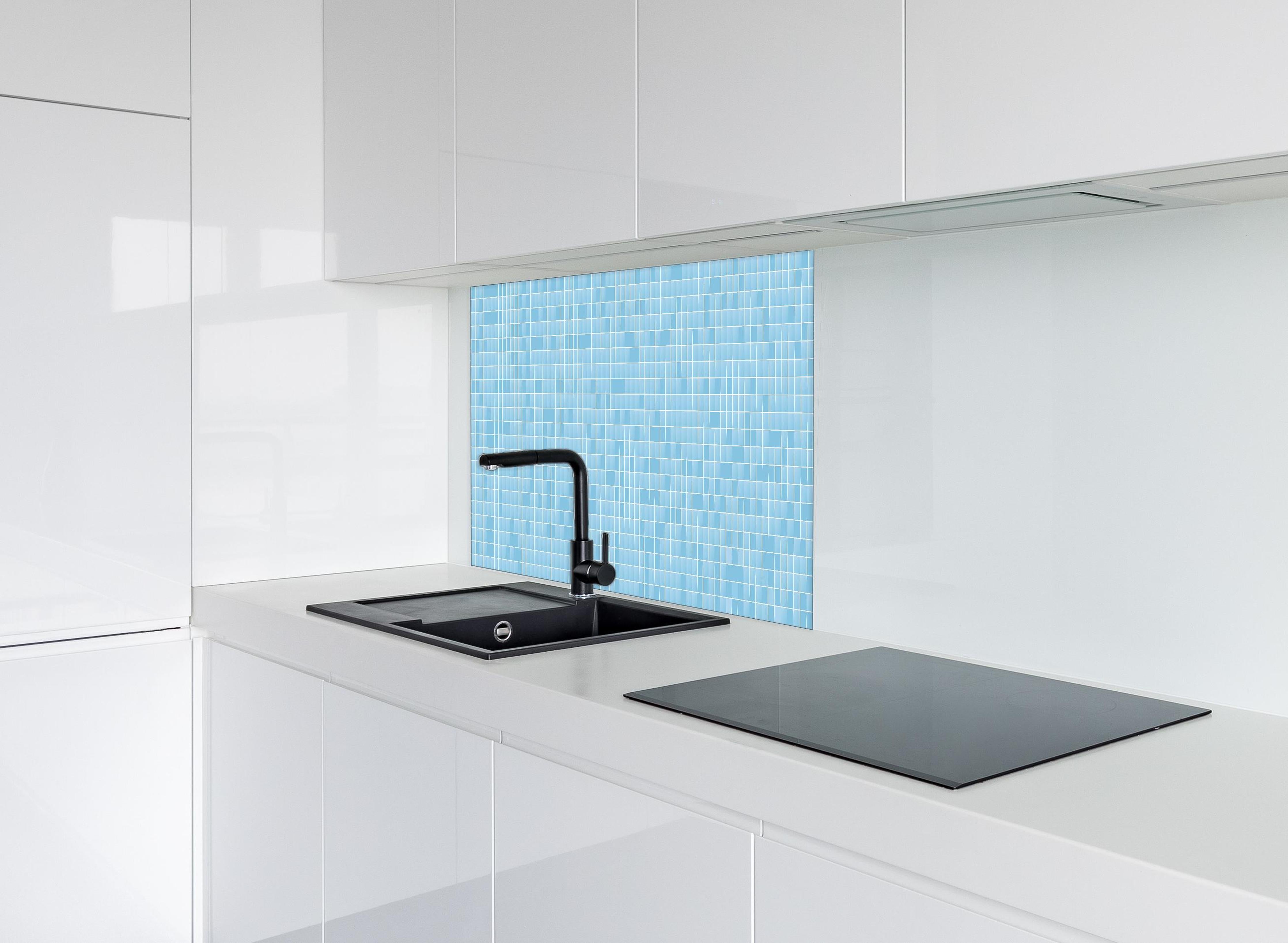 Spritzschutz - Abstrakt Blaue Muster Textur Wallpaper hinter einem Cerankochfeld zwischen Holz-Kochutensilien