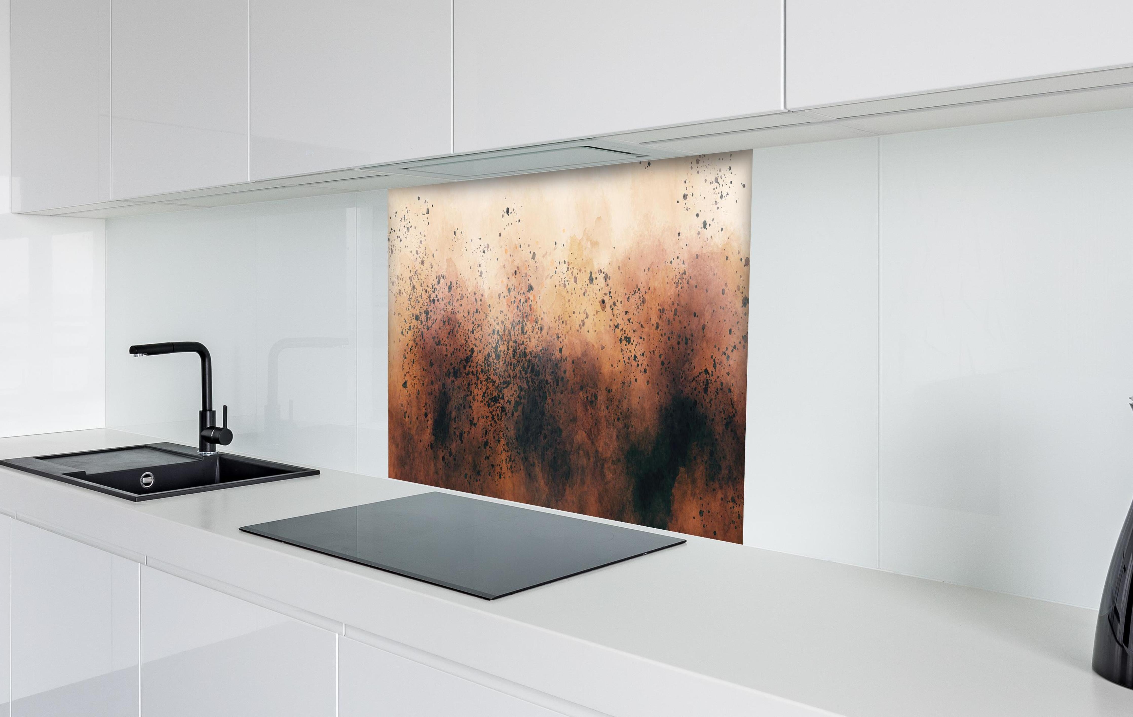 Spritzschutz - Abstrakte Explosion in Rauchfarben Kunstbild hinter einem Cerankochfeld zwischen Holz-Kochutensilien