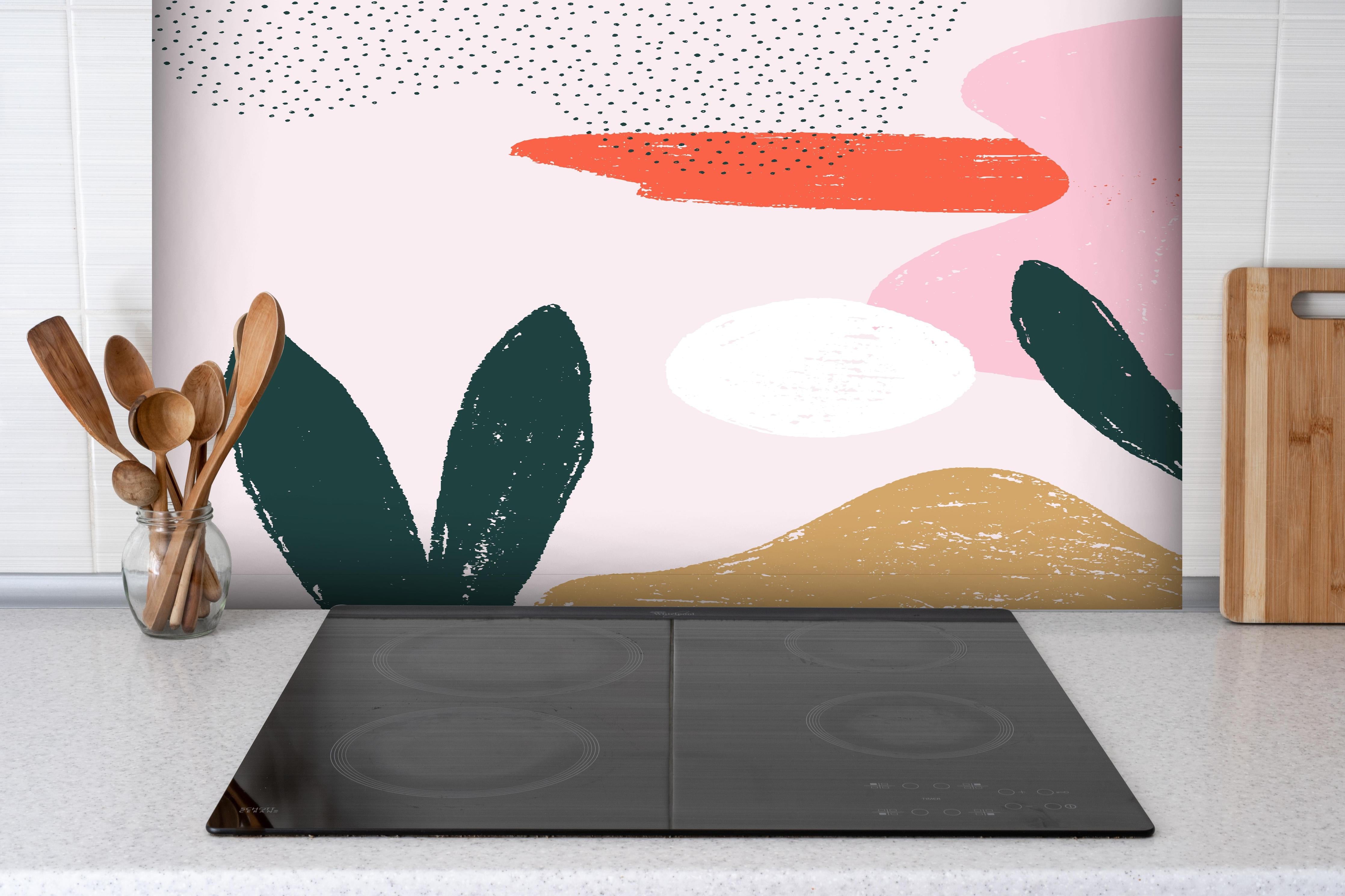Spritzschutz - Abstrakte Formen und Farbspiele in Pink hinter einem Cerankochfeld zwischen Holz-Kochutensilien