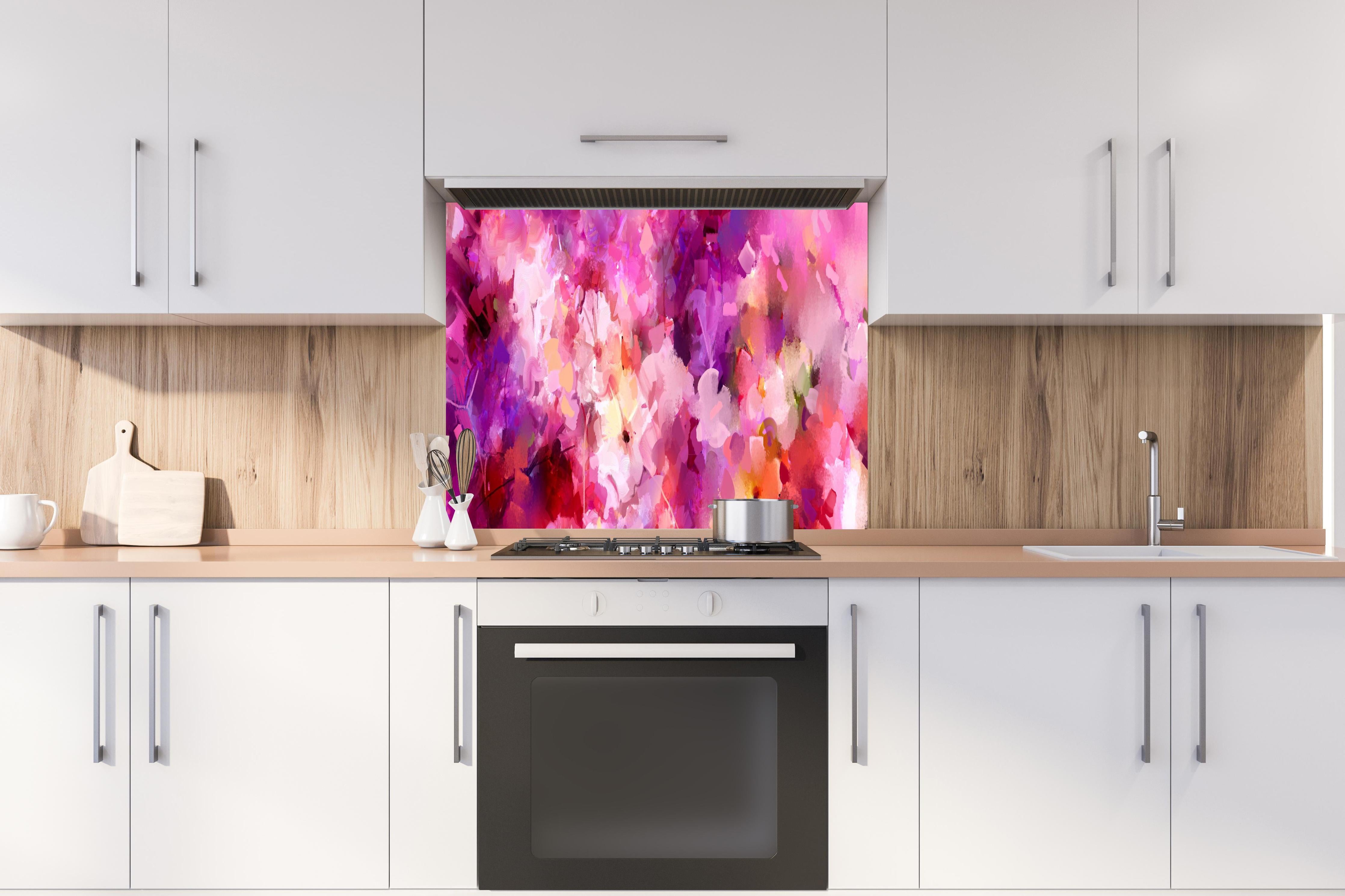 Spritzschutz - Abstrakte Kunst Blumenwiese auf Leinwand hinter einem Cerankochfeld zwischen Holz-Kochutensilien