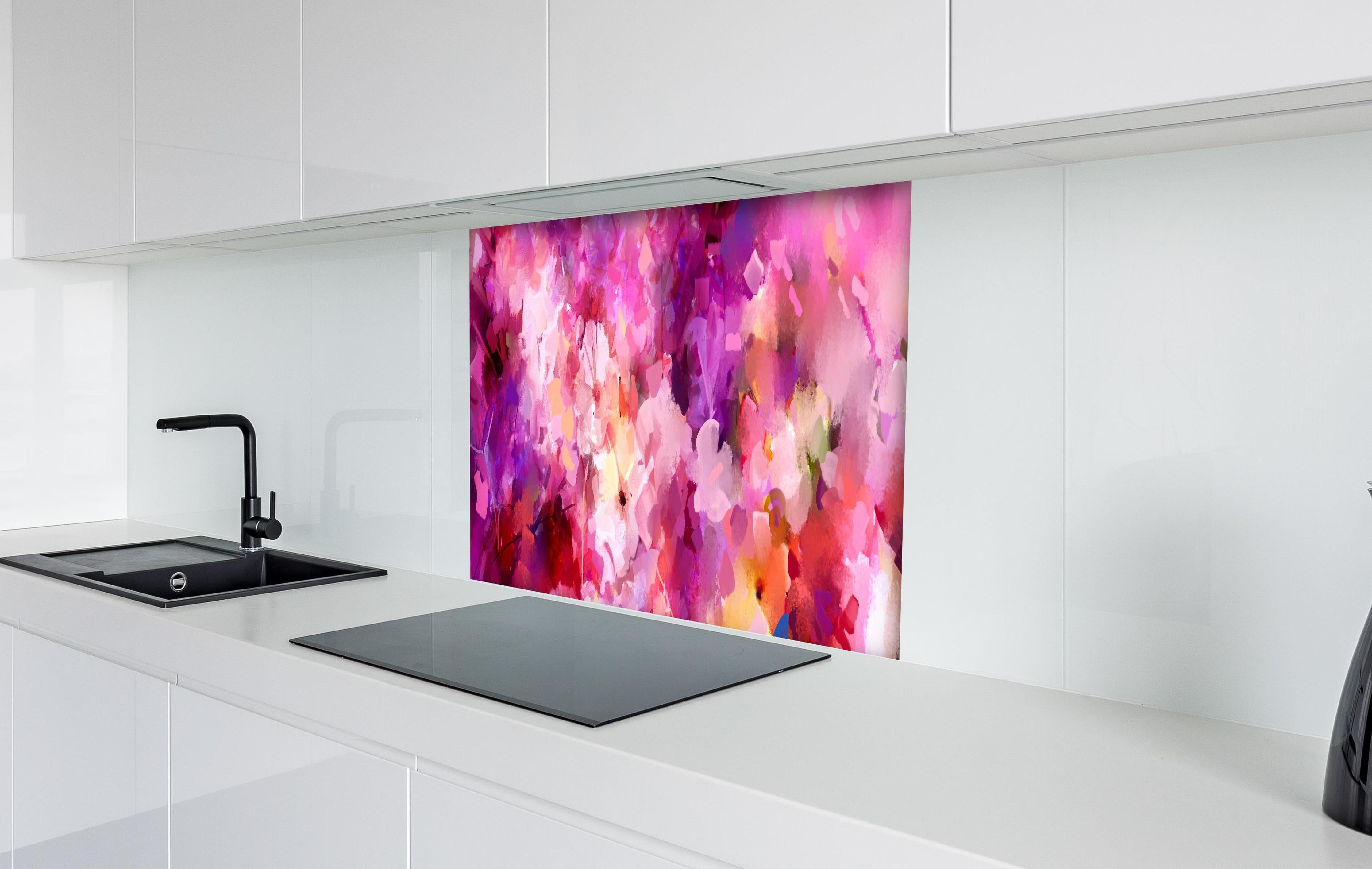 Spritzschutz - Abstrakte Kunst Blumenwiese auf Leinwand hinter einem Cerankochfeld zwischen Holz-Kochutensilien