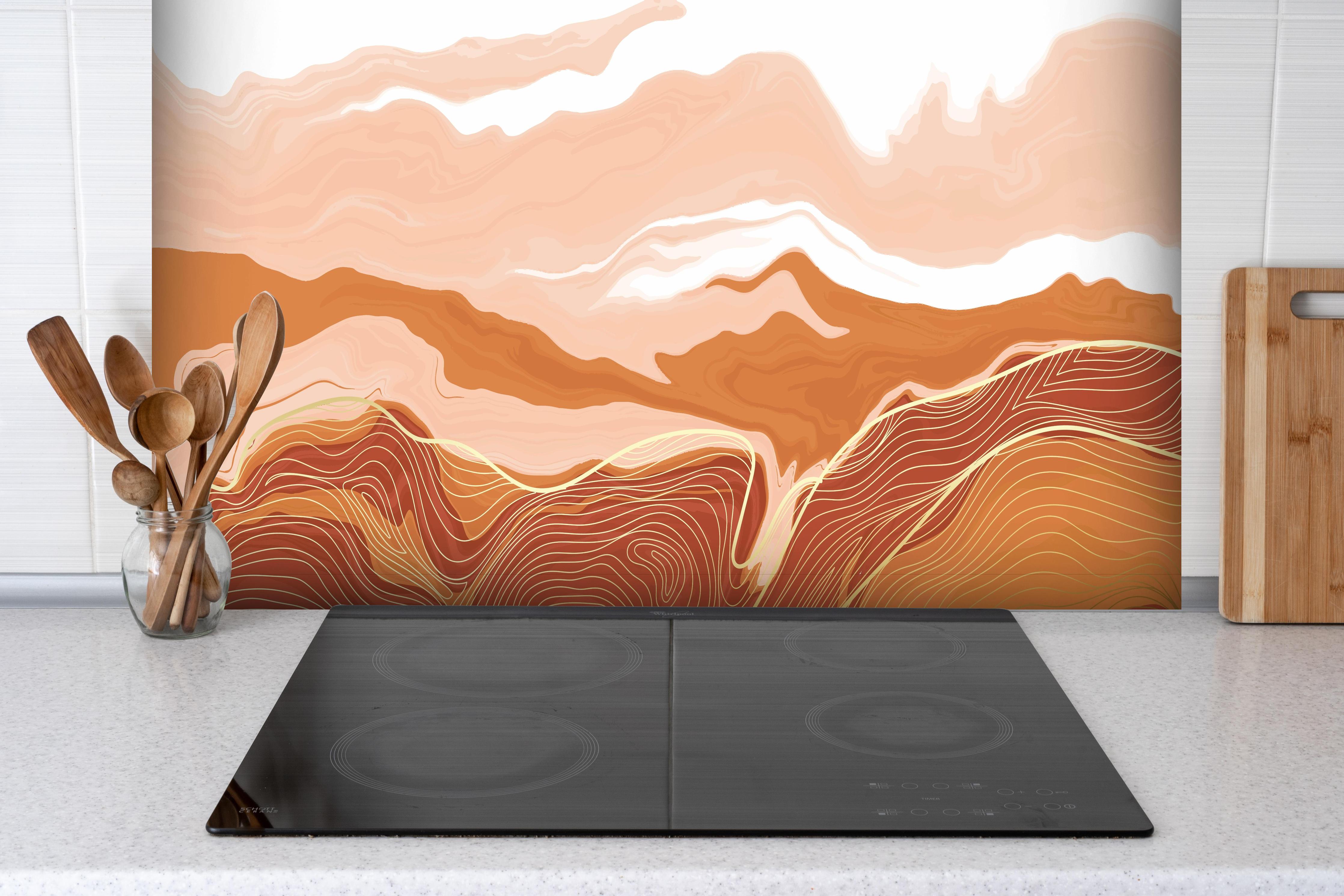 Spritzschutz - Abstrakte Kunst Linien Erdtöne Muster hinter einem Cerankochfeld zwischen Holz-Kochutensilien