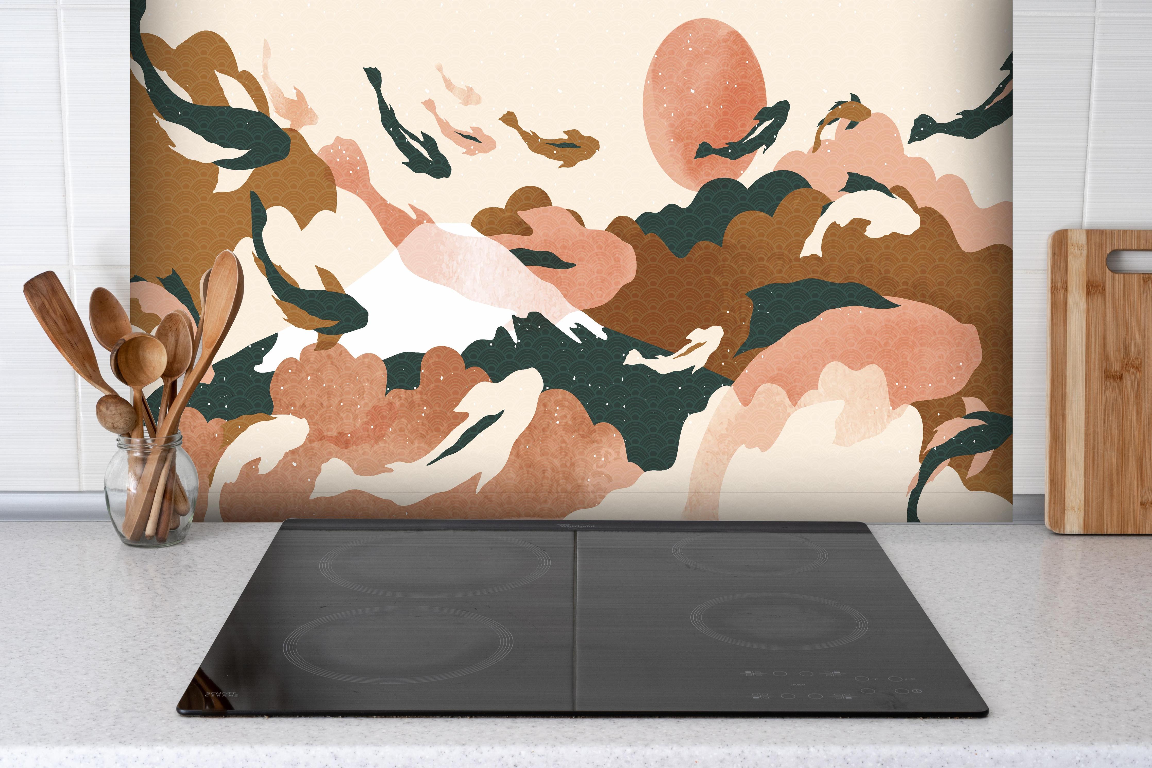 Spritzschutz - Abstrakte Landschaft in sanften Pastelltönen hinter einem Cerankochfeld zwischen Holz-Kochutensilien