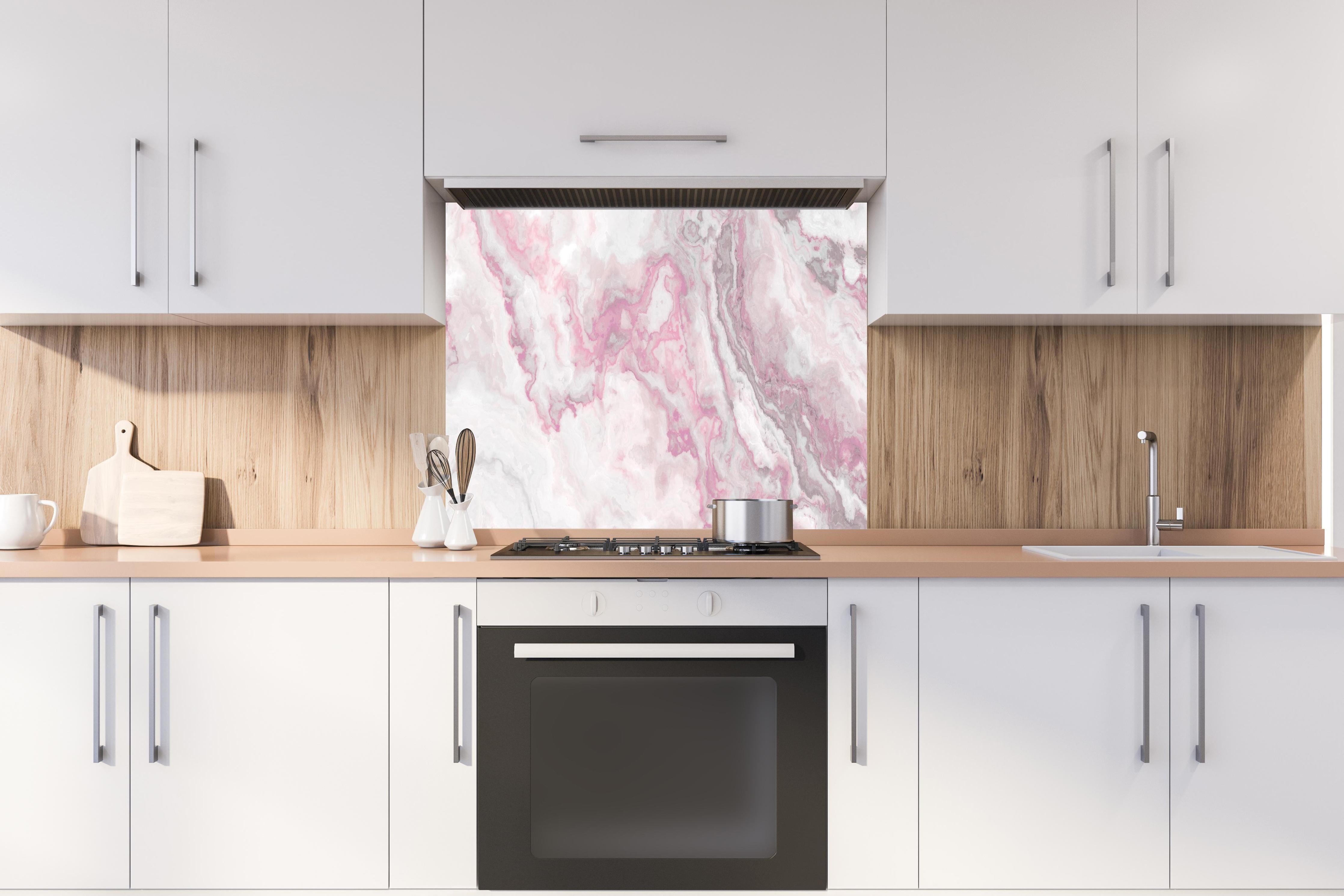 Spritzschutz - Abstrakte Marmor Struktur - Aquarelldarstellung hinter einem Cerankochfeld zwischen Holz-Kochutensilien