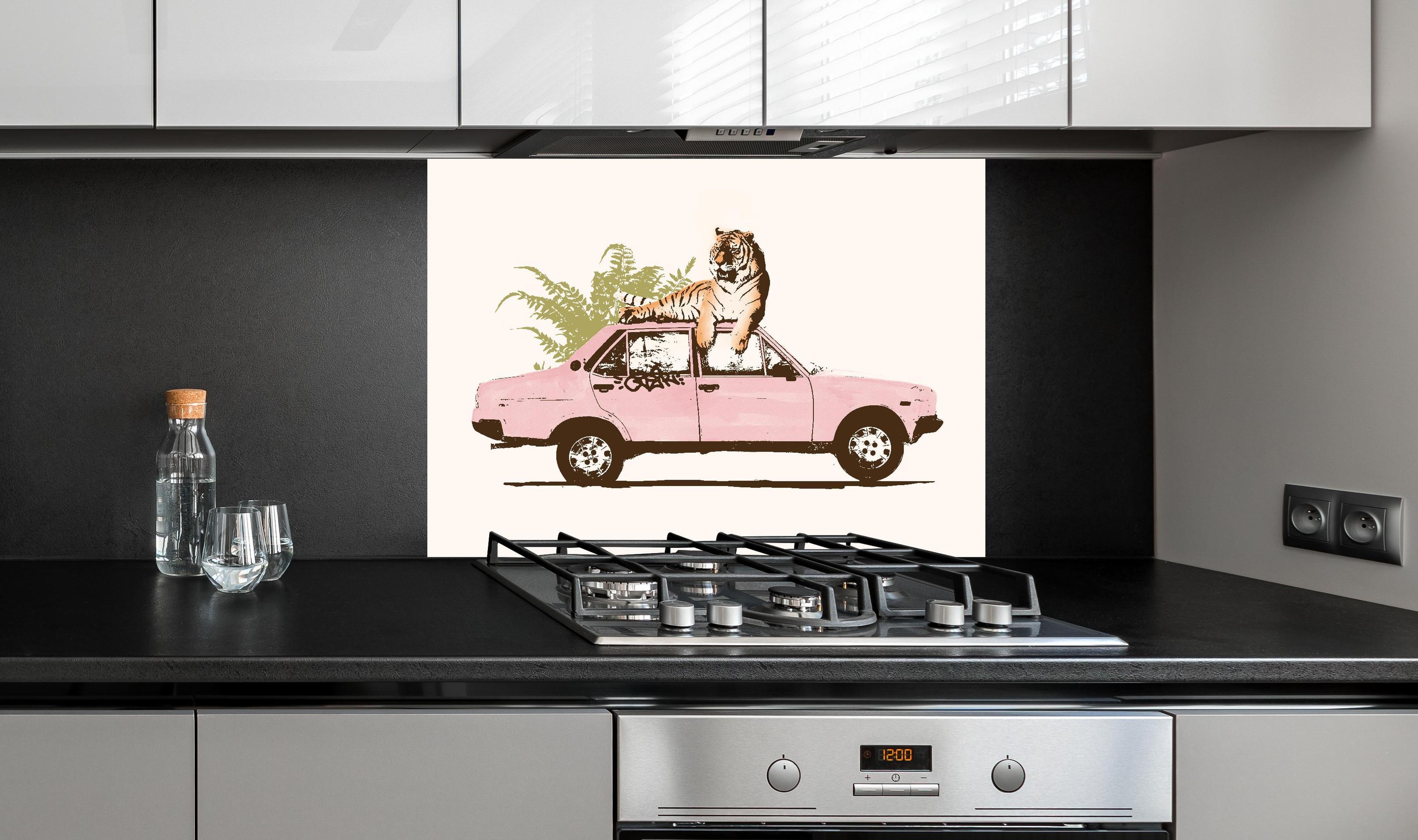 Spritzschutz - Abstrakte Zeichnung hinter einem Cerankochfeld zwischen Holz-Kochutensilien