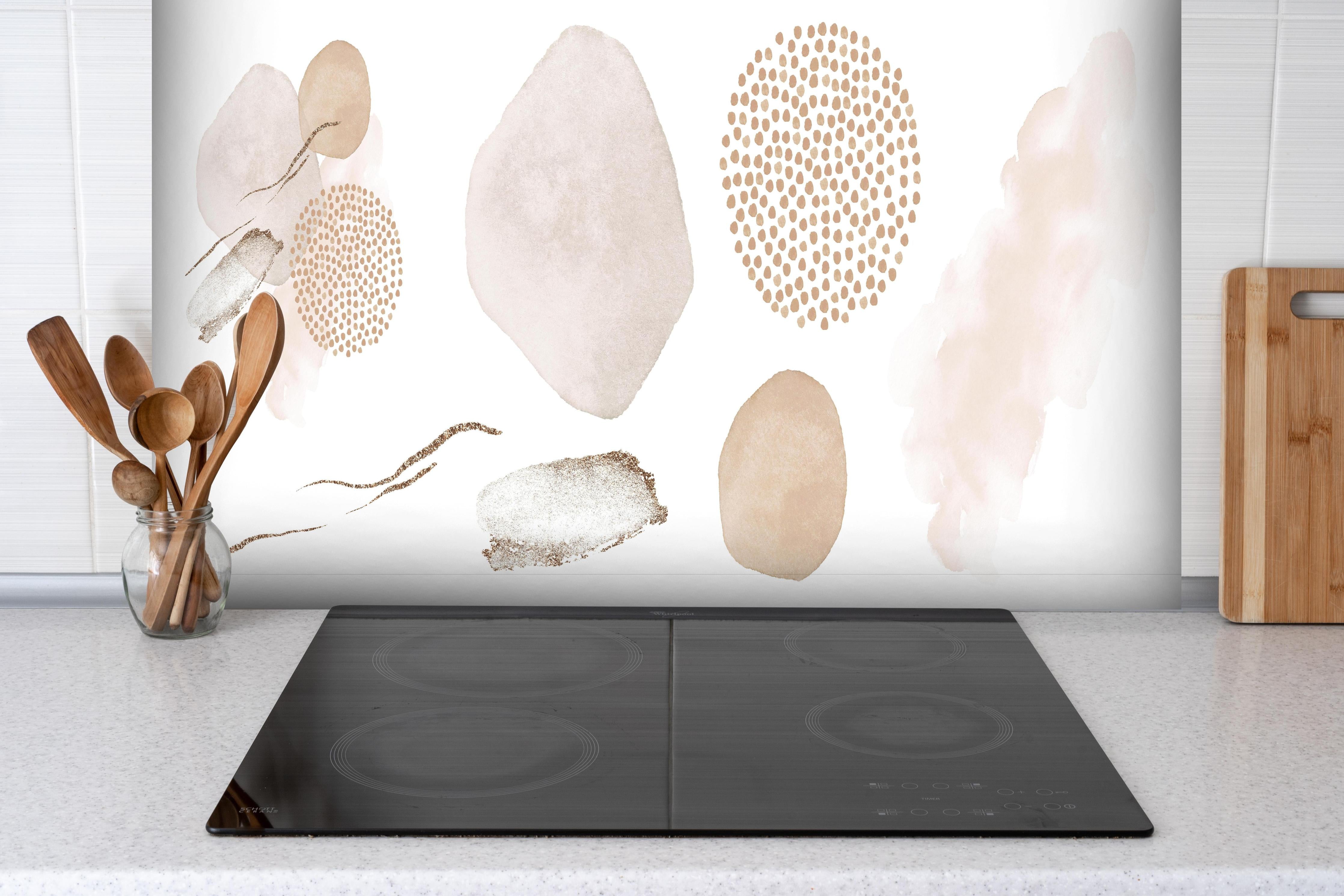 Spritzschutz - Abstrakte blush Elemente hinter einem Cerankochfeld zwischen Holz-Kochutensilien