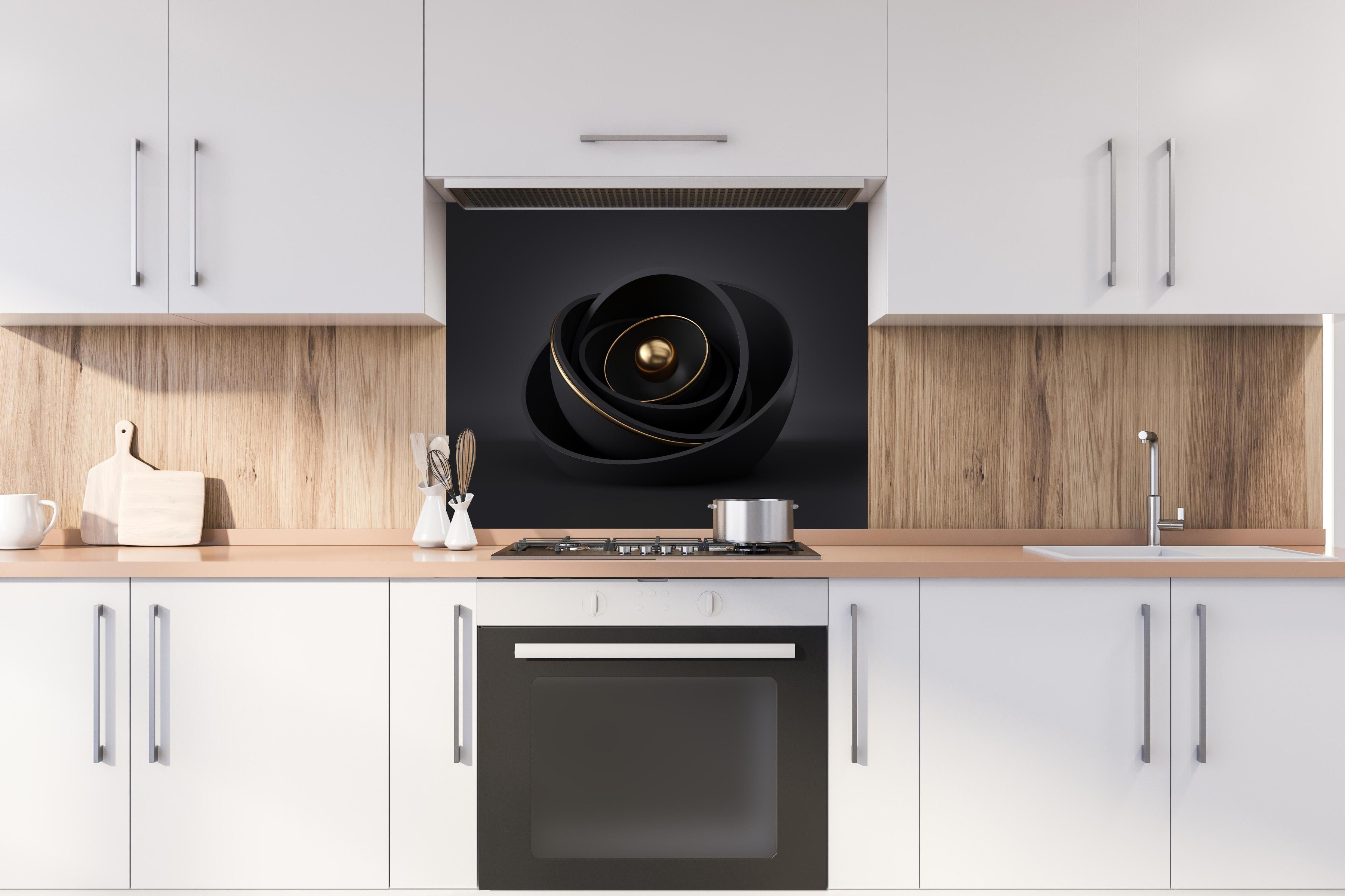 Spritzschutz - Abstraktes 3D-Design einer Muschel hinter einem Cerankochfeld zwischen Holz-Kochutensilien