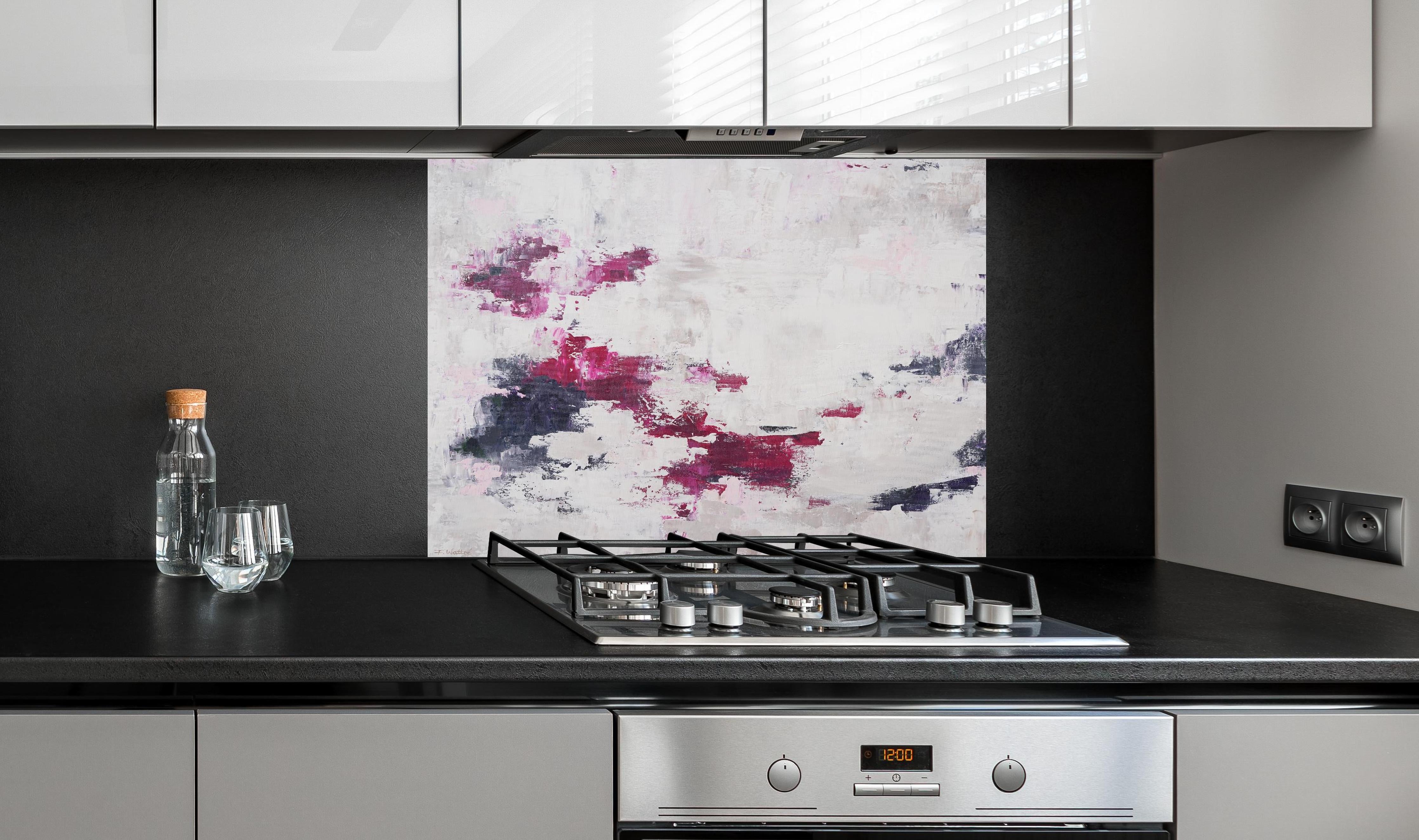 Spritzschutz - Abstraktes Acryl Gemälde hinter einem Cerankochfeld zwischen Holz-Kochutensilien
