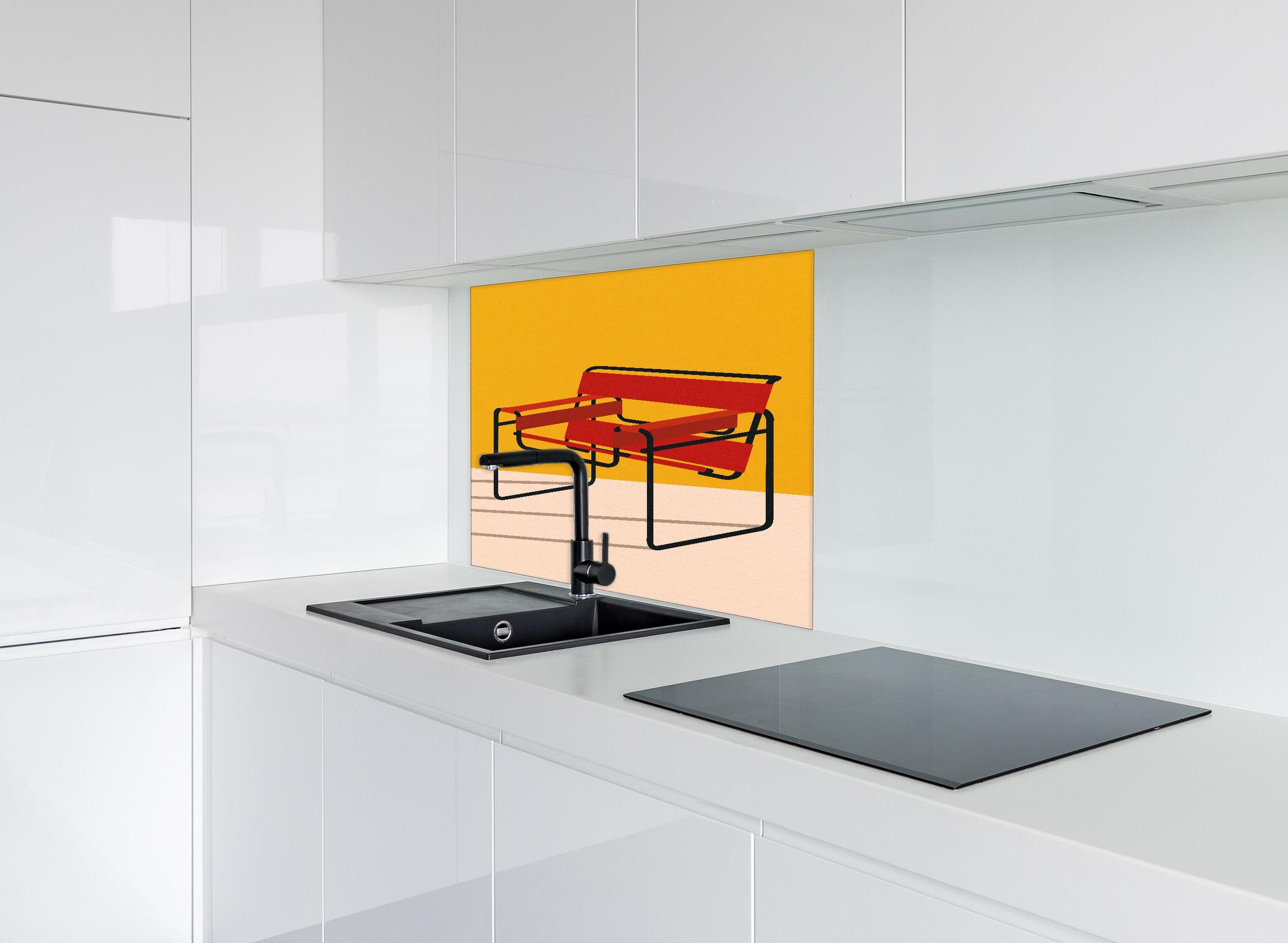 Spritzschutz - Abstraktes Bauhaus Stuhl Kunstwerk hinter einem Cerankochfeld zwischen Holz-Kochutensilien