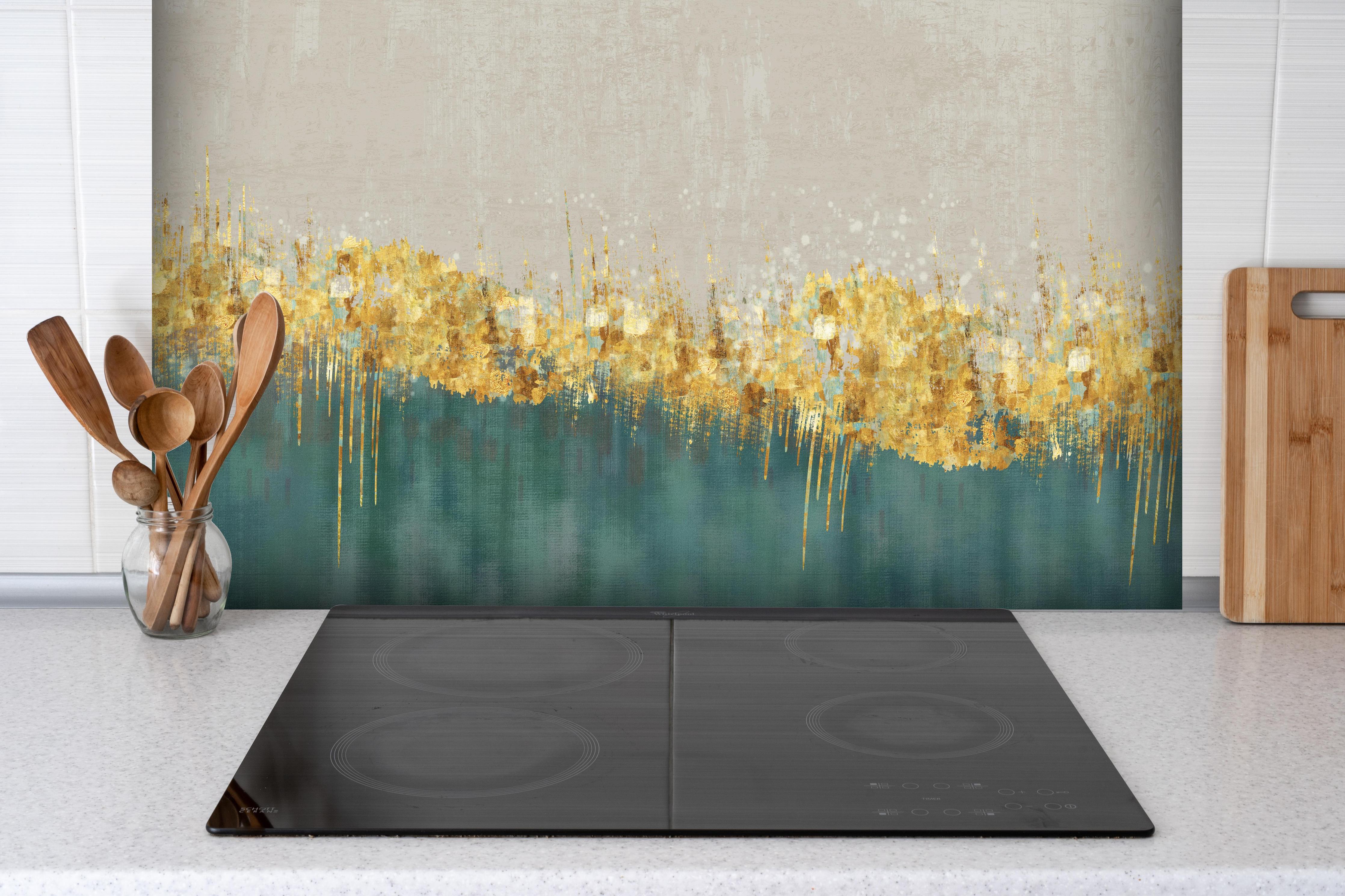 Spritzschutz - Abstraktes Design - Kunsttapete hinter einem Cerankochfeld zwischen Holz-Kochutensilien