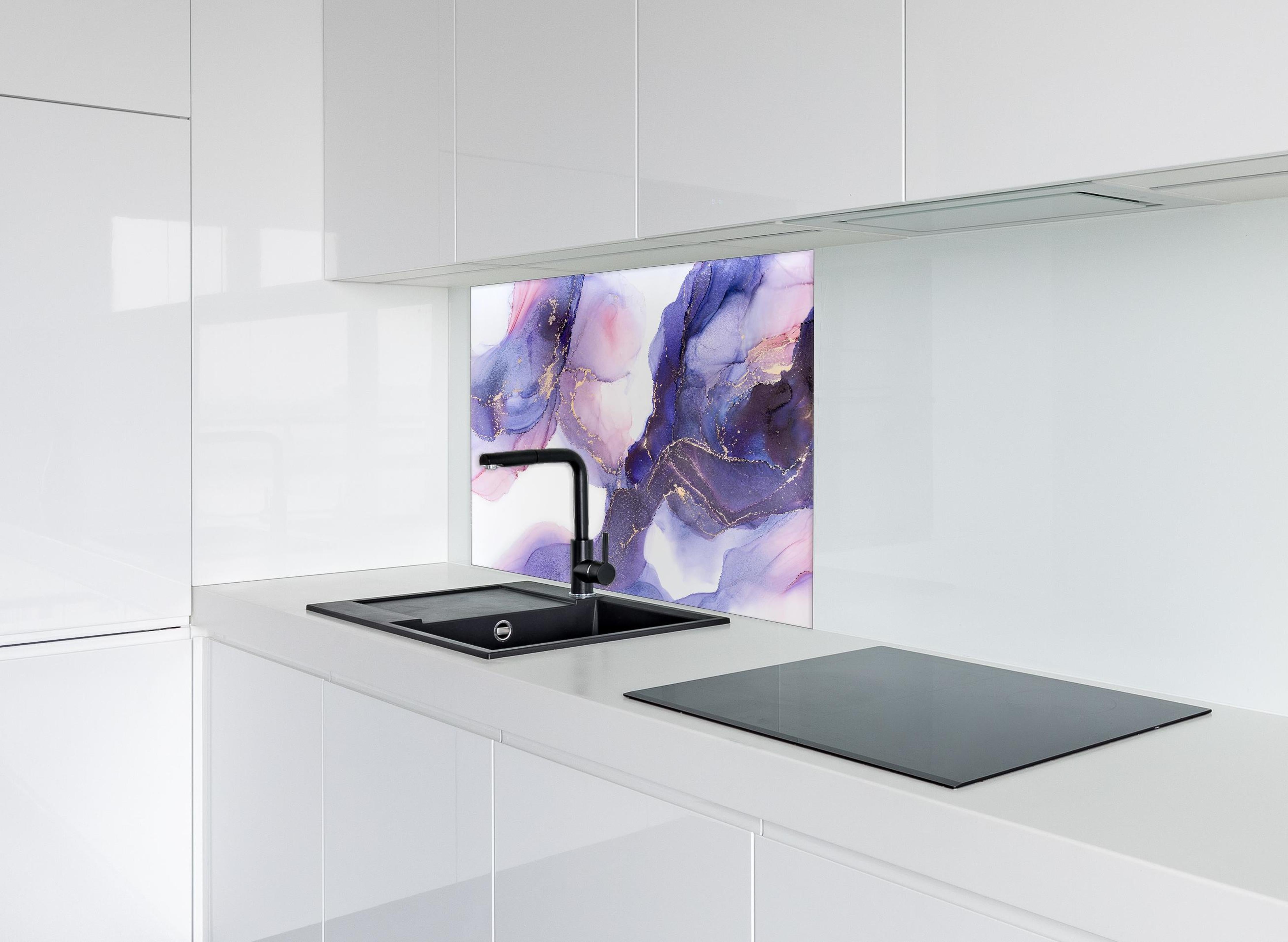 Spritzschutz - Abstraktes Kunstwerk - Öl Malerei hinter einem Cerankochfeld zwischen Holz-Kochutensilien