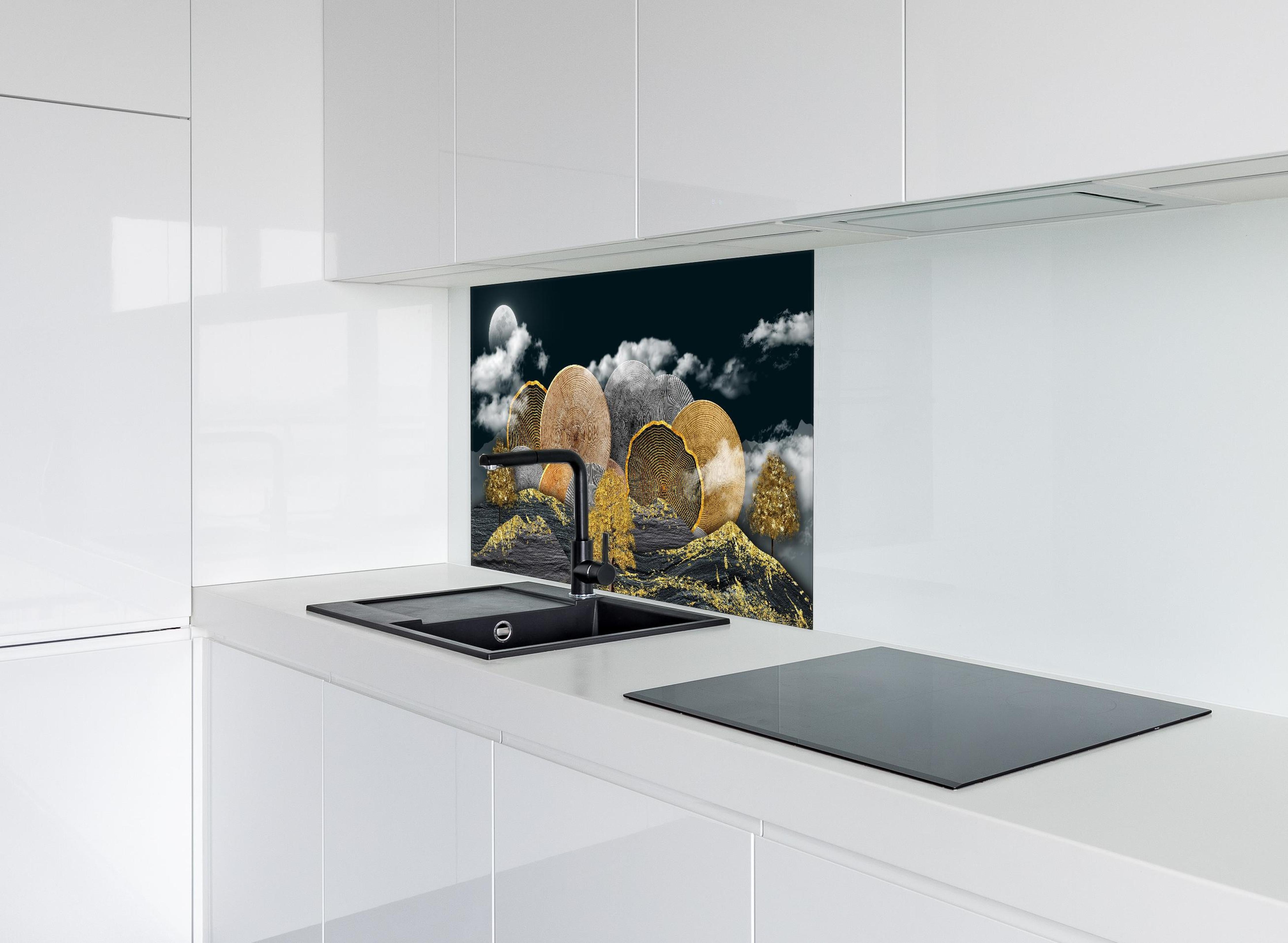 Spritzschutz - Abstraktes Landschaftsmuster - Nächtlich hinter einem Cerankochfeld zwischen Holz-Kochutensilien