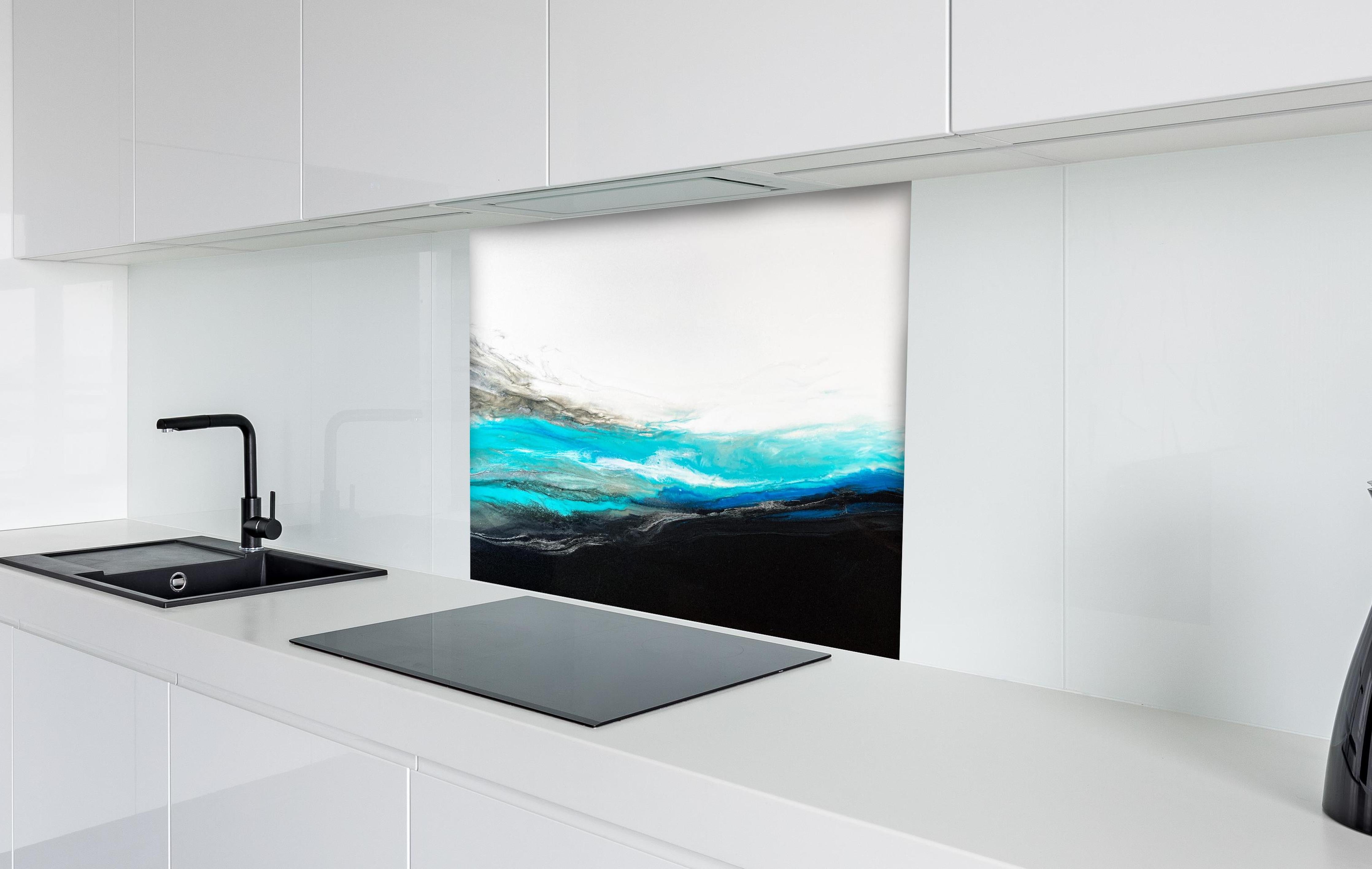 Spritzschutz - Acryl Gemälde - Wellen hinter einem Cerankochfeld zwischen Holz-Kochutensilien