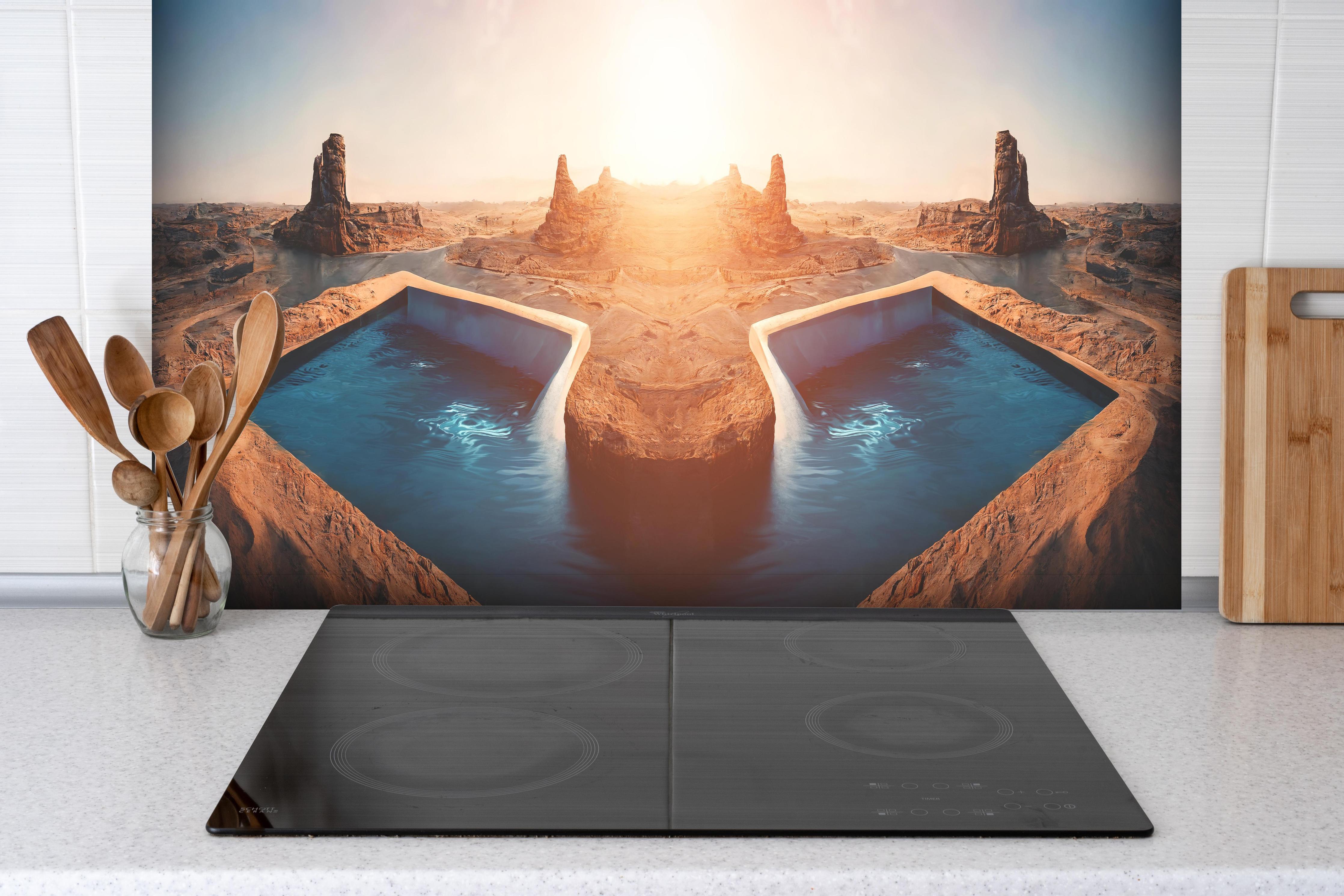 Spritzschutz - Afrikanische Wüste - Abendlich hinter einem Cerankochfeld zwischen Holz-Kochutensilien