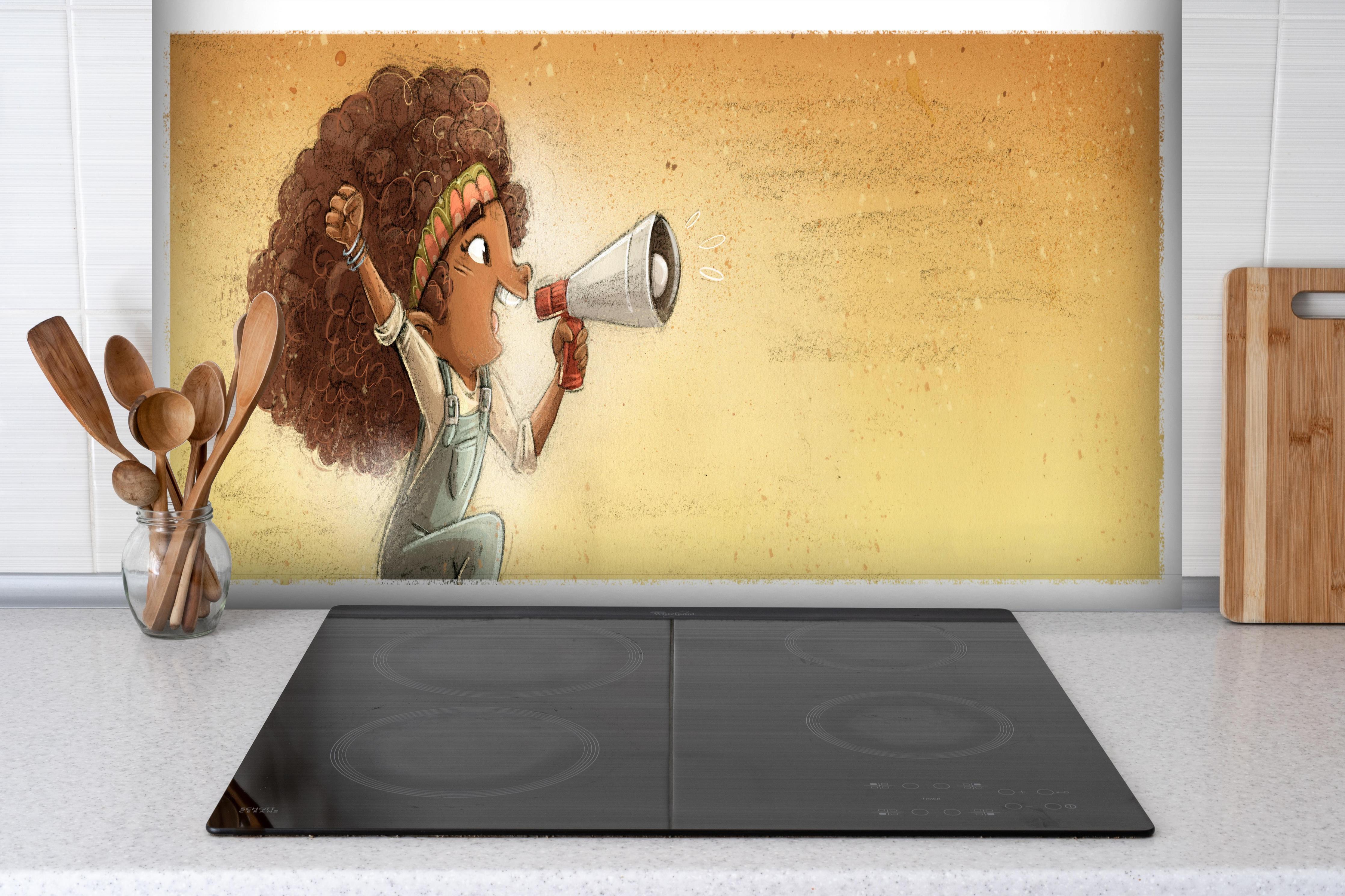 Spritzschutz - Afroamerikanisches Mädchen mit einem Megaphon hinter einem Cerankochfeld zwischen Holz-Kochutensilien