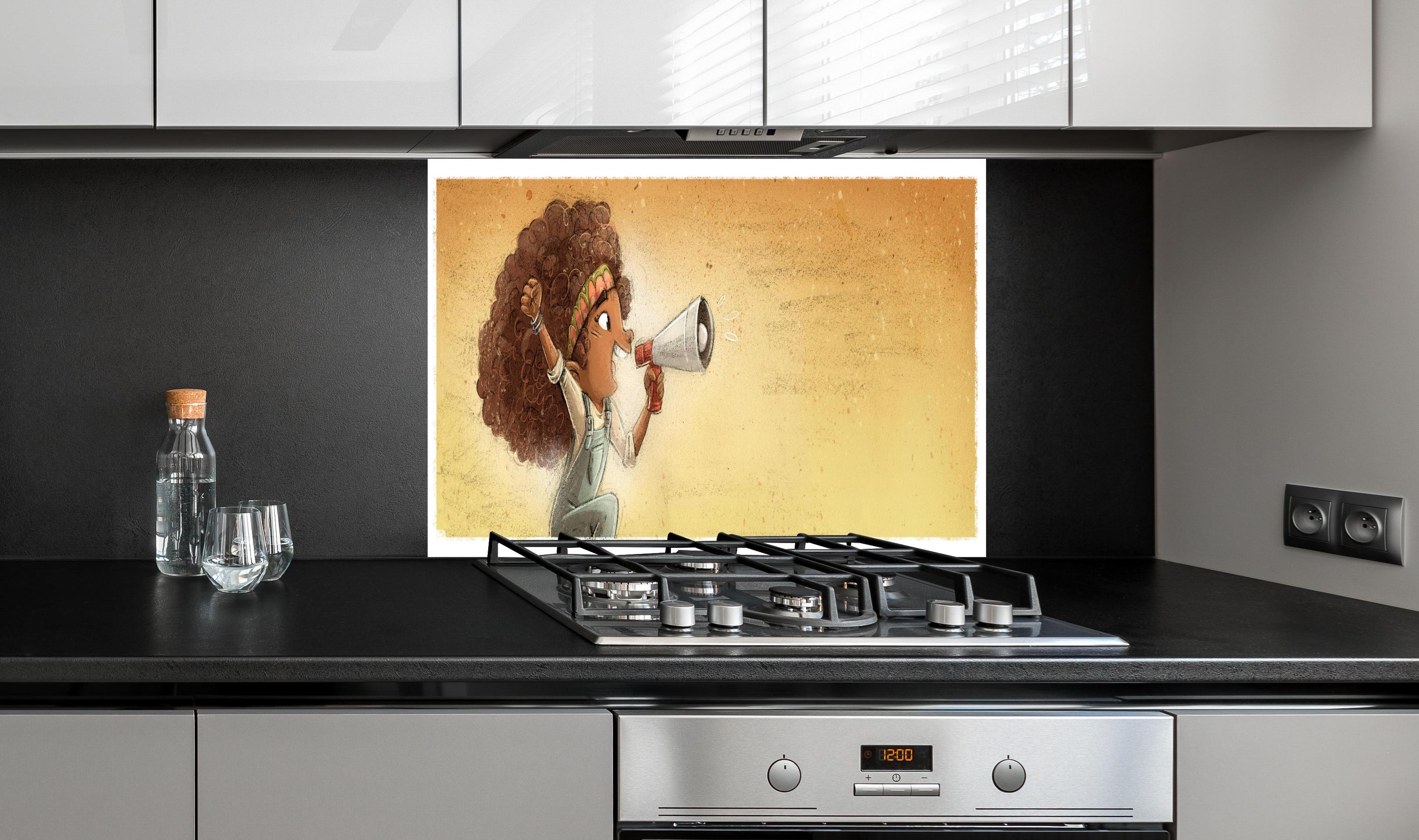 Spritzschutz - Afroamerikanisches Mädchen mit einem Megaphon hinter einem Cerankochfeld zwischen Holz-Kochutensilien