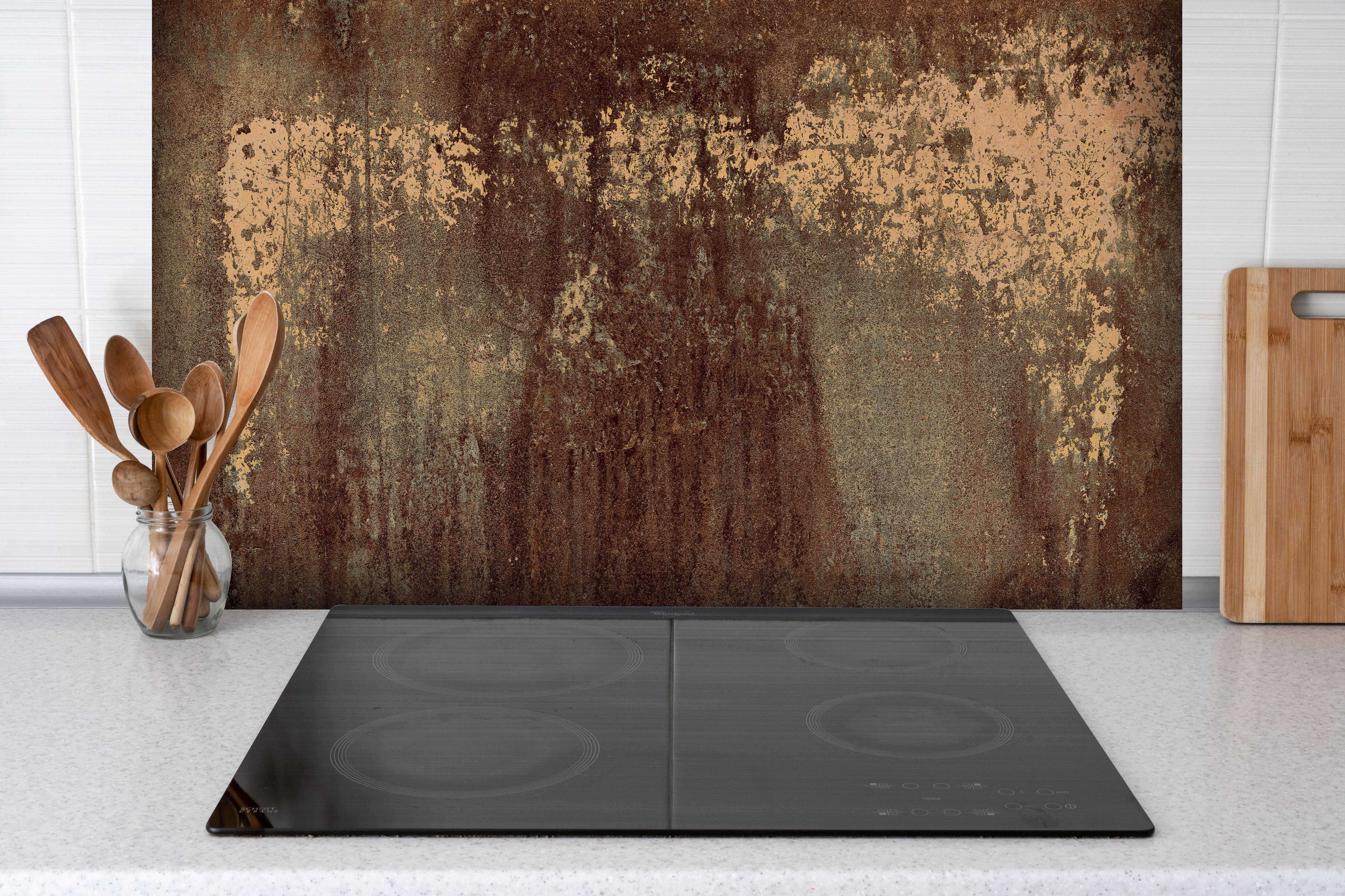 Spritzschutz - Alte Antike Textur hinter einem Cerankochfeld zwischen Holz-Kochutensilien