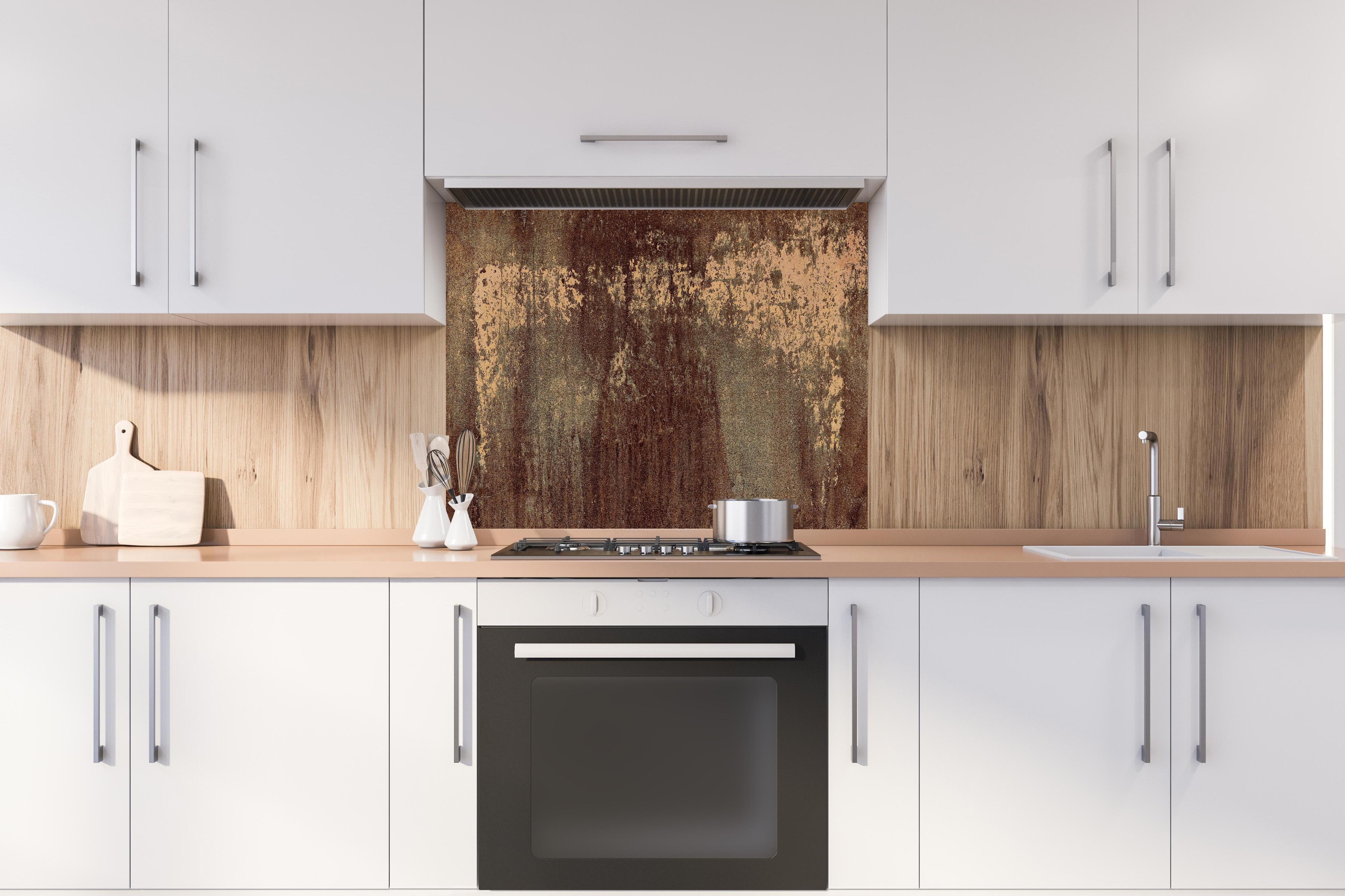 Spritzschutz - Alte Antike Textur hinter einem Cerankochfeld zwischen Holz-Kochutensilien